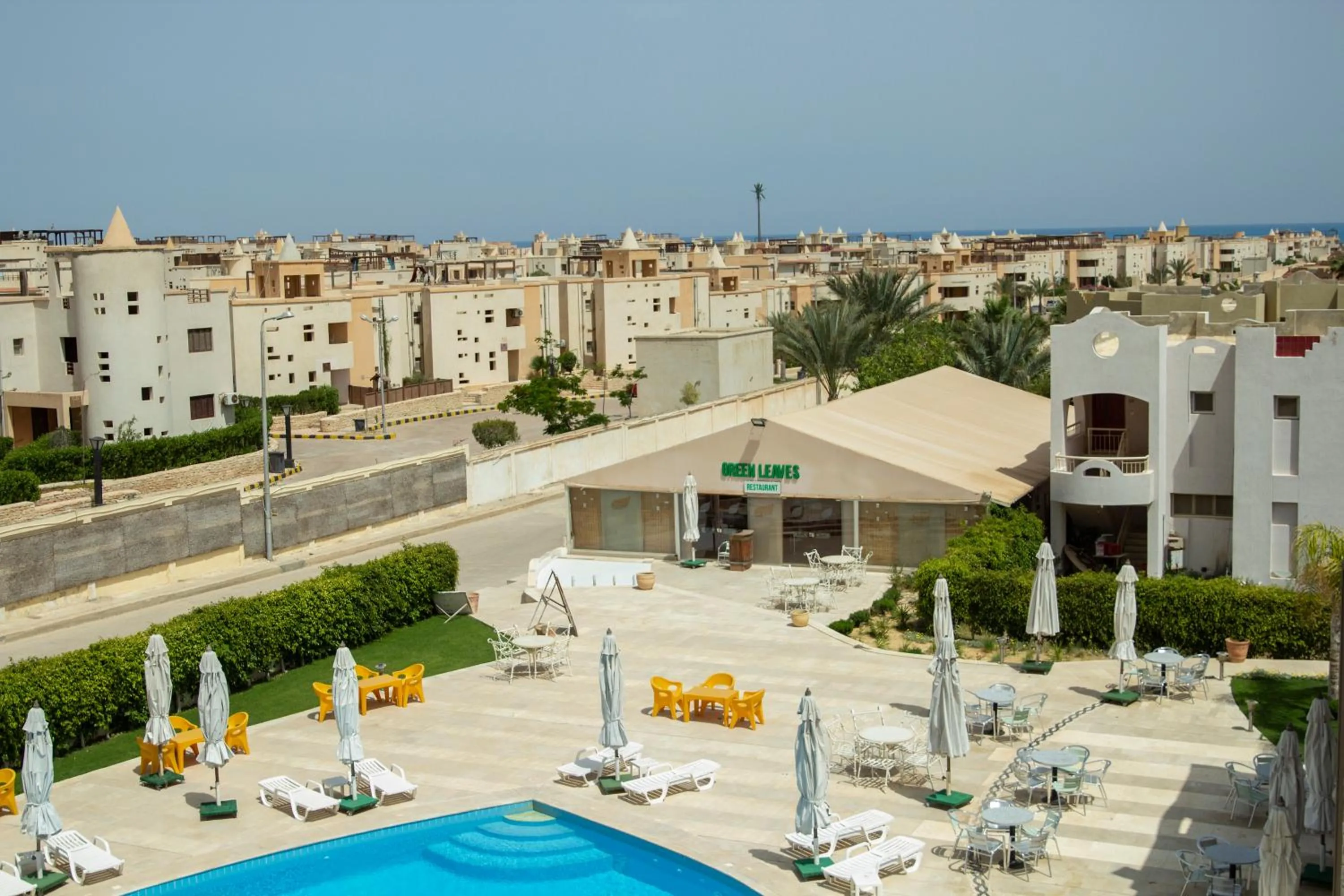 Restaurant/places to eat in Green Leaves Hotel