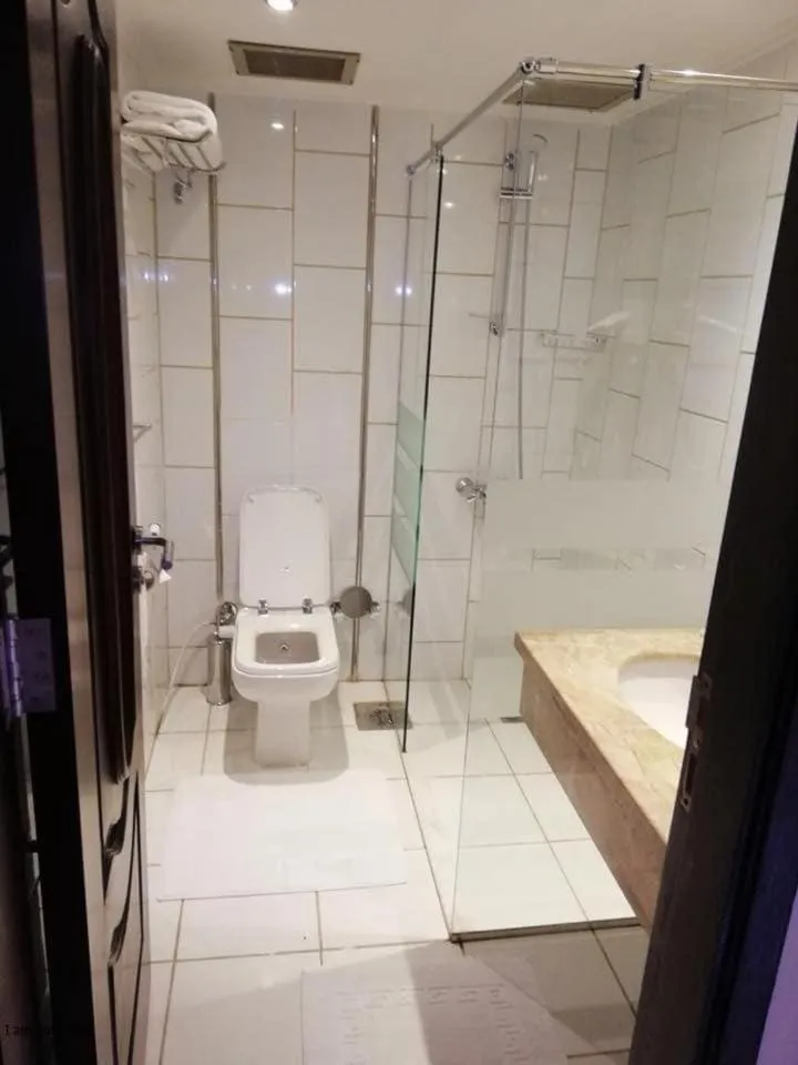 Bathroom in Green Leaves Hotel