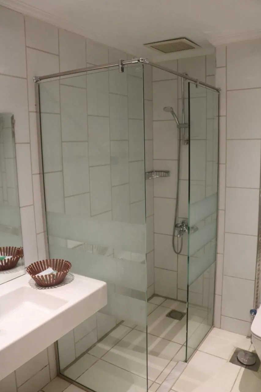 Bathroom in Green Leaves Hotel