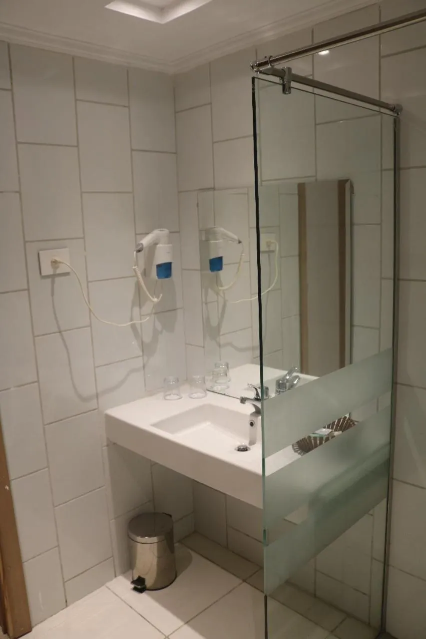 Bathroom in Green Leaves Hotel