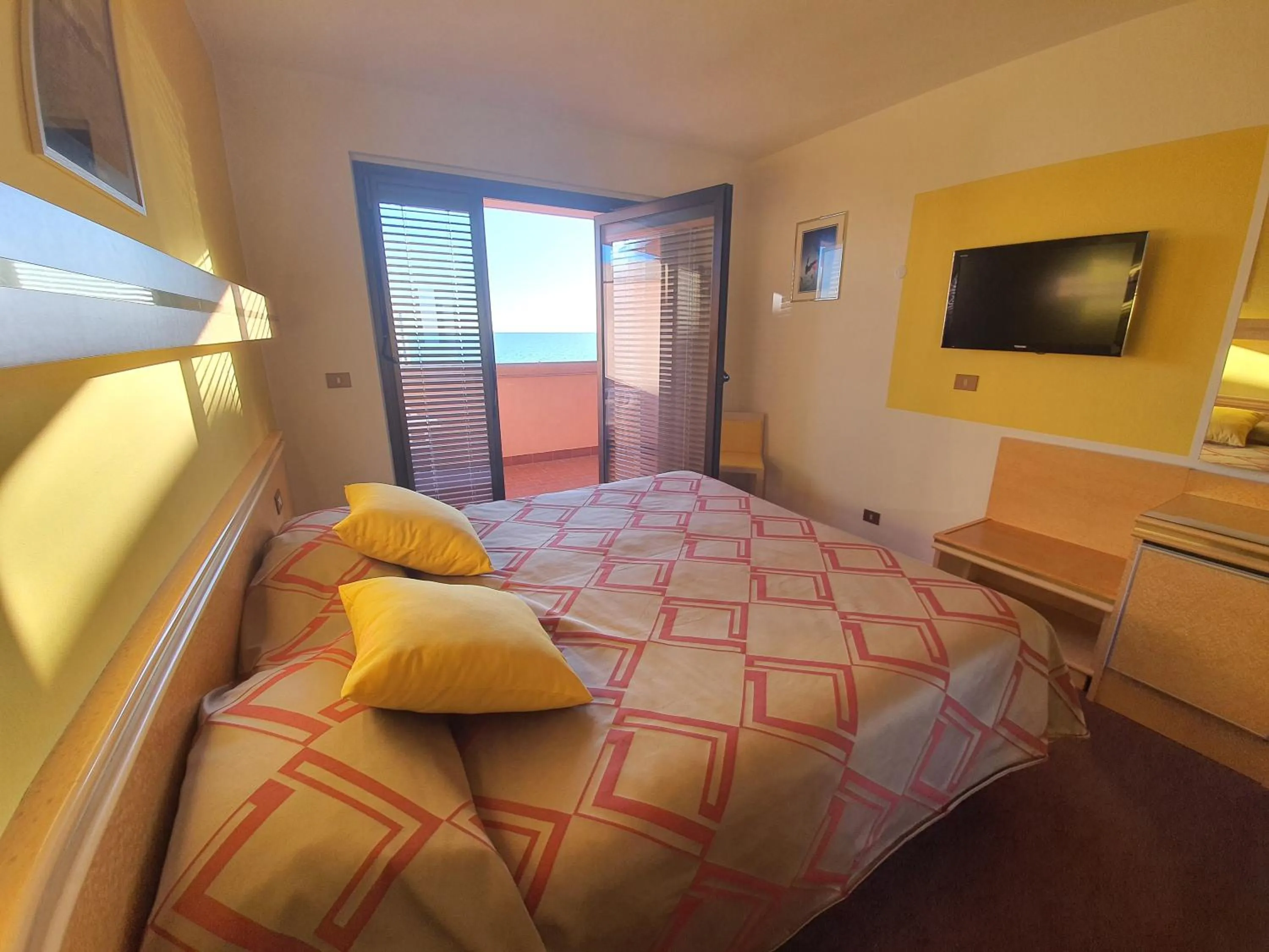 Balcony/Terrace, Bed in Hotel Antares