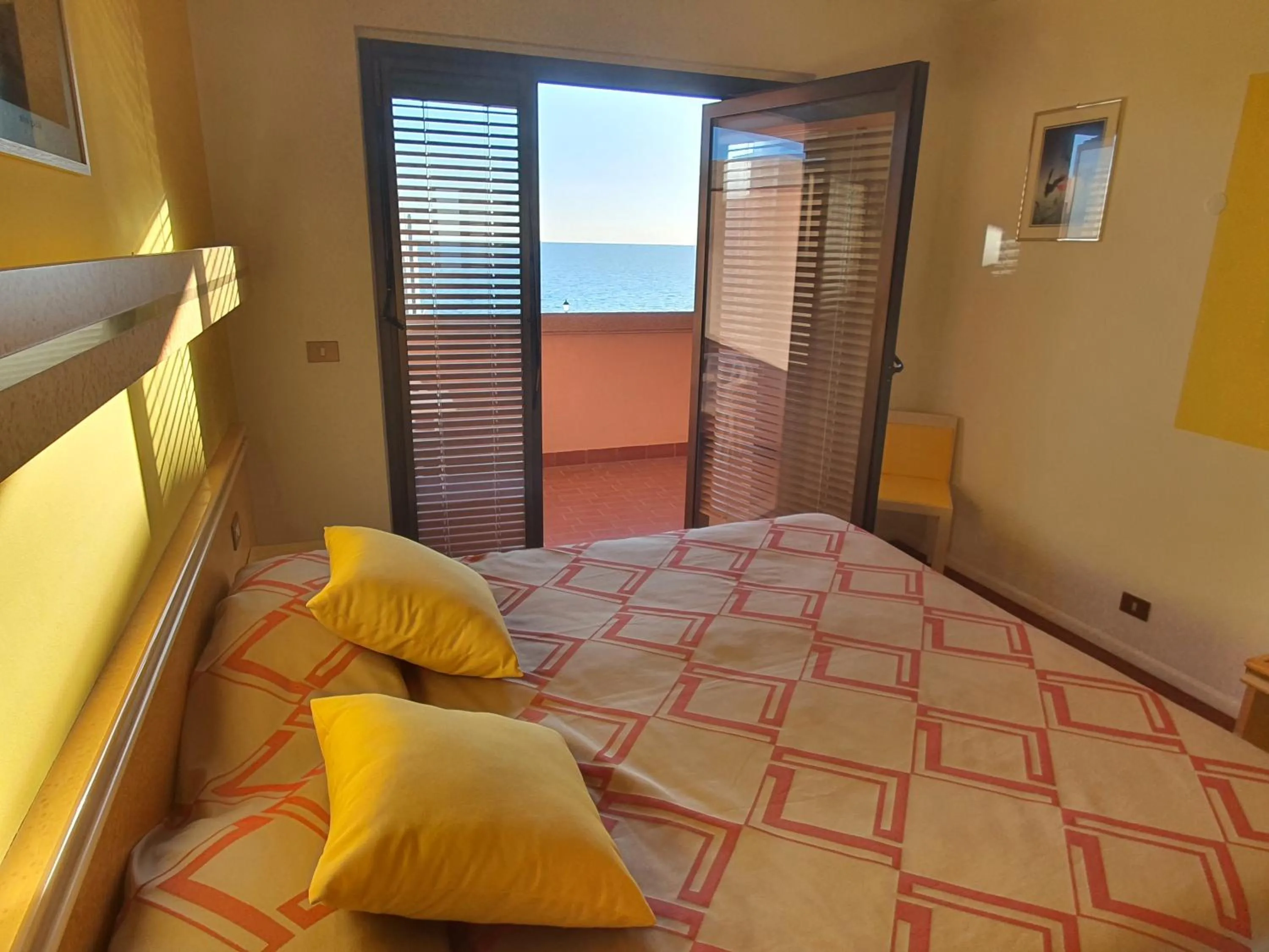 Balcony/Terrace, Bed in Hotel Antares