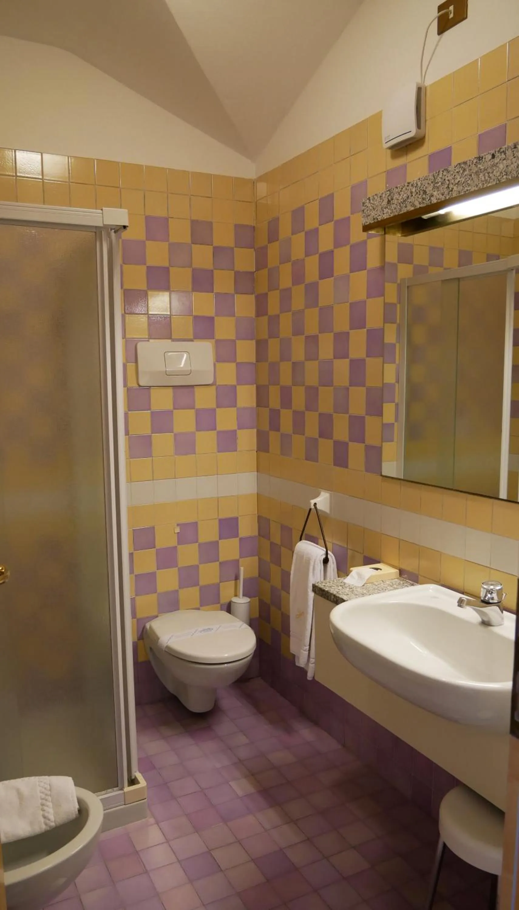 Bathroom in Hotel Antares