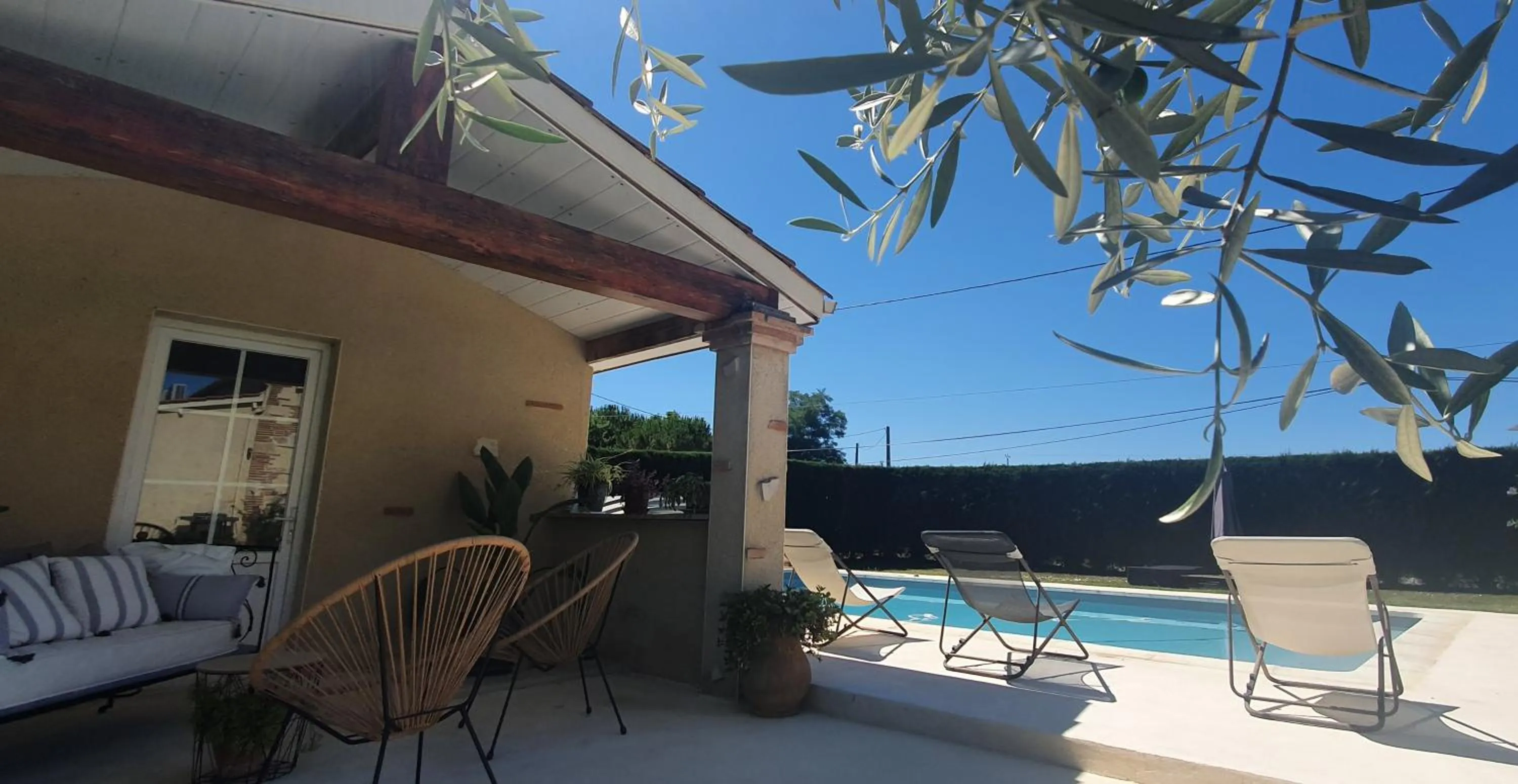 Balcony/Terrace in L'OUSTAL D'ADELE proche Canal du Midi et Moissac