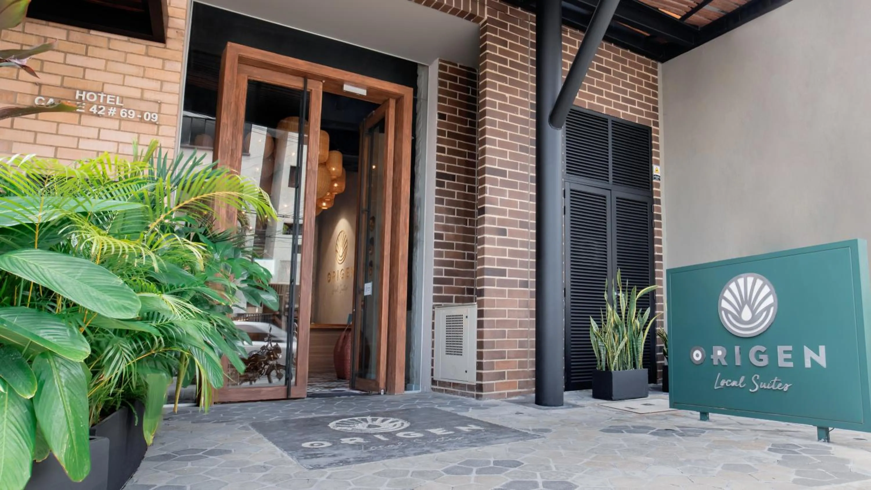 Facade/entrance in Origen Local Suites