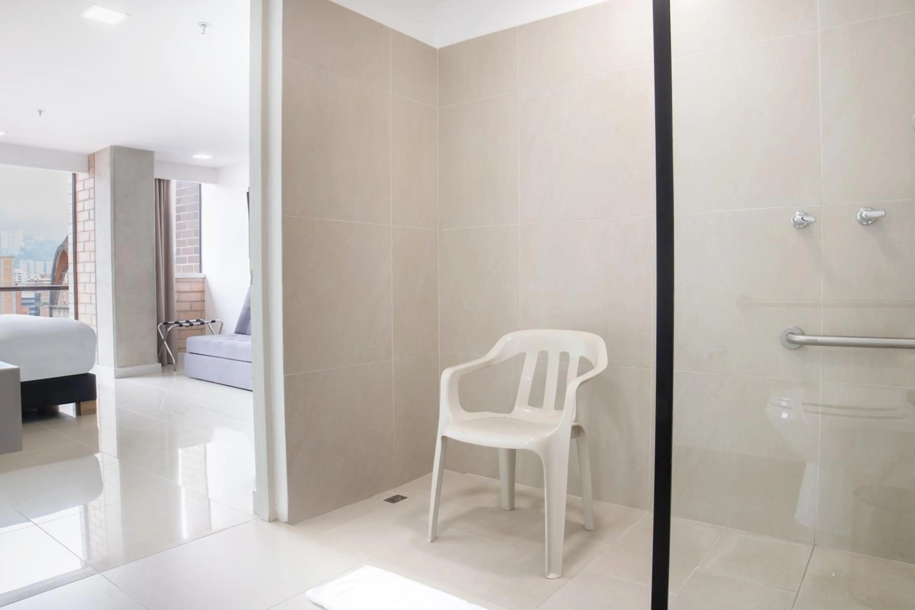 Bathroom in Origen Local Suites