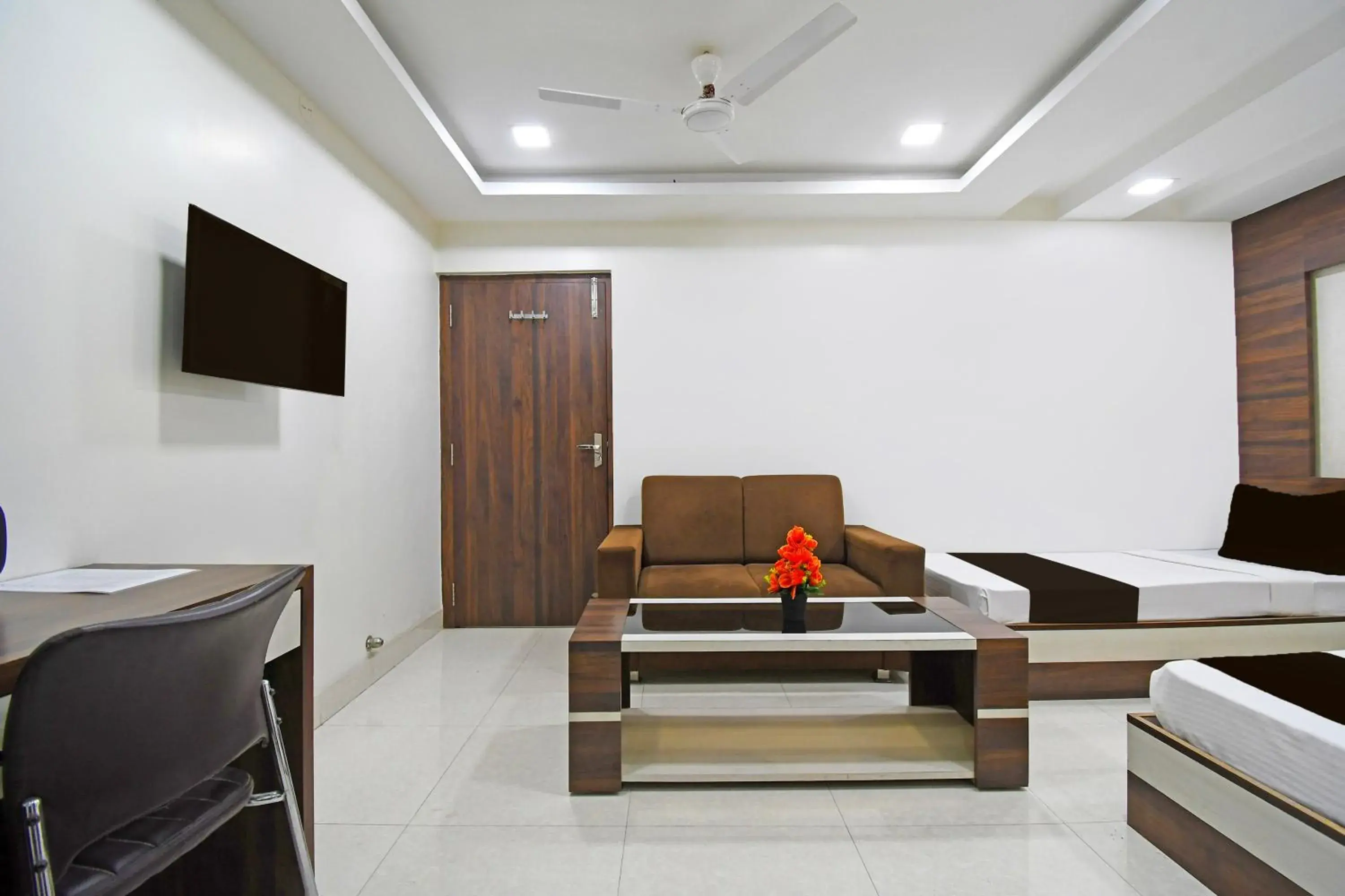 Standard Double Room - single occupancy in Super Townhouse Sahayogi Nagar Near Big Bazaar Standard Double Room - single occupancy in Super Townhouse Sahayogi Nagar Near Big Bazaar