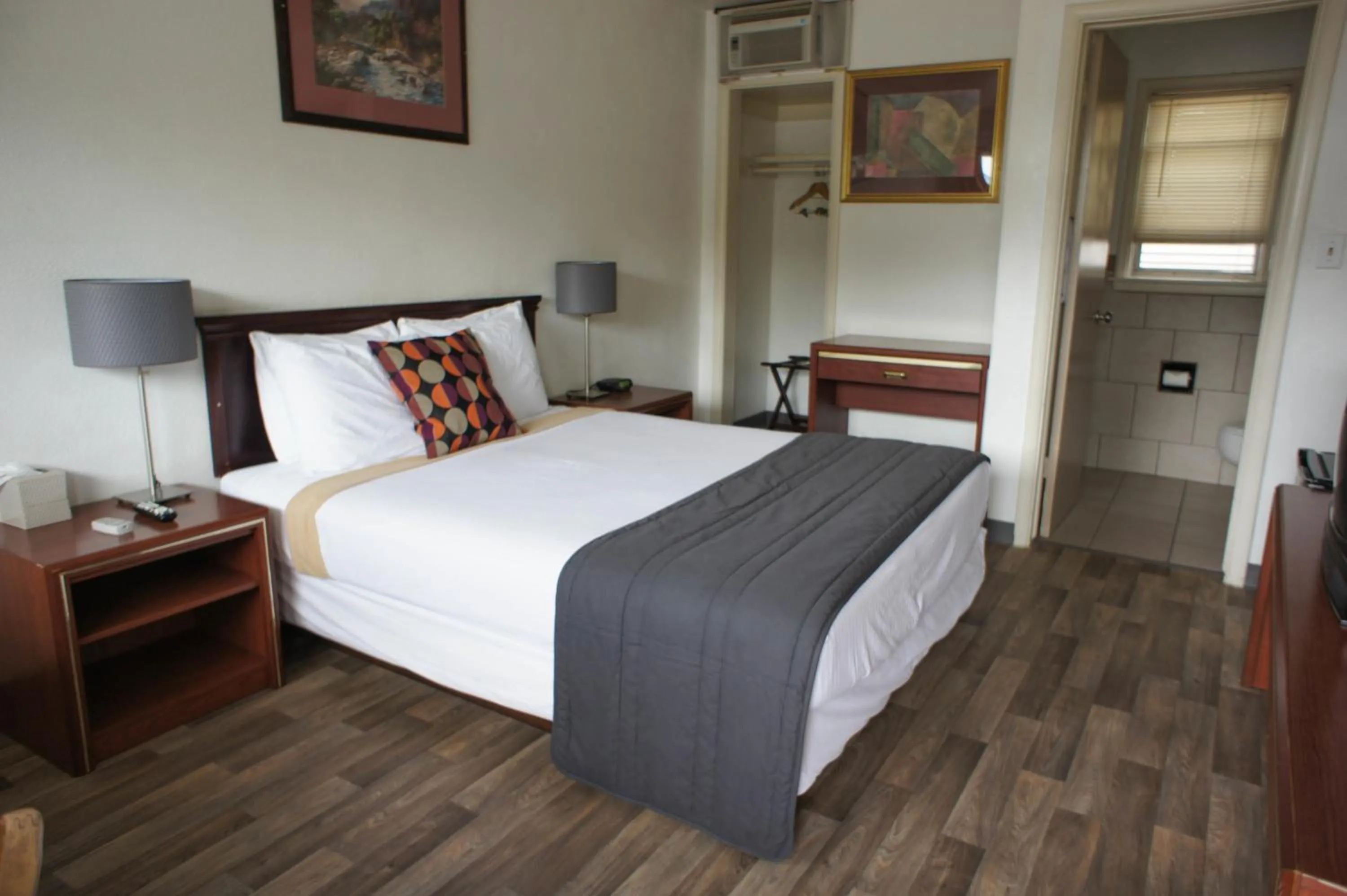 Bed in City Center Motel