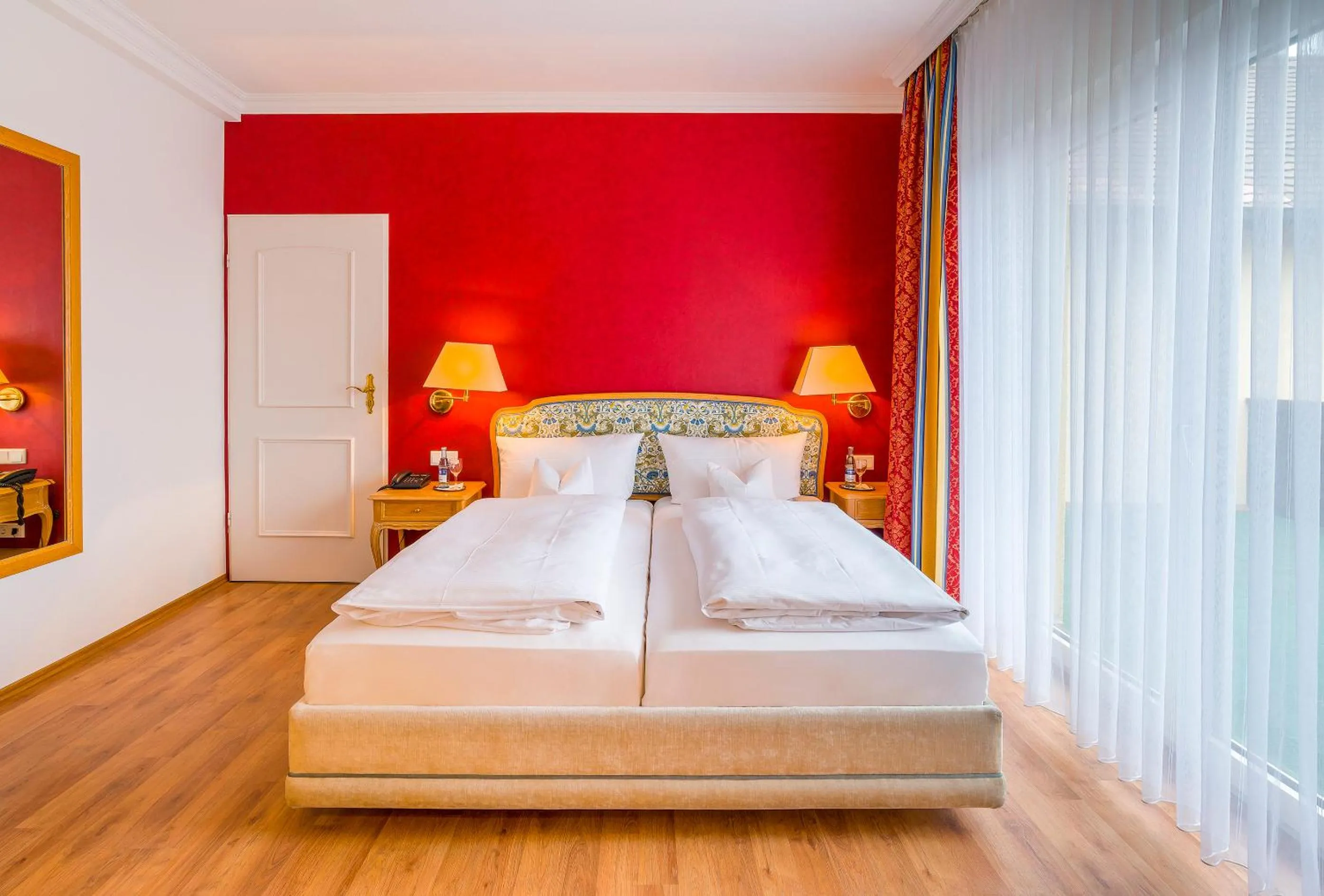 Living room, Bed in Hotel Krone