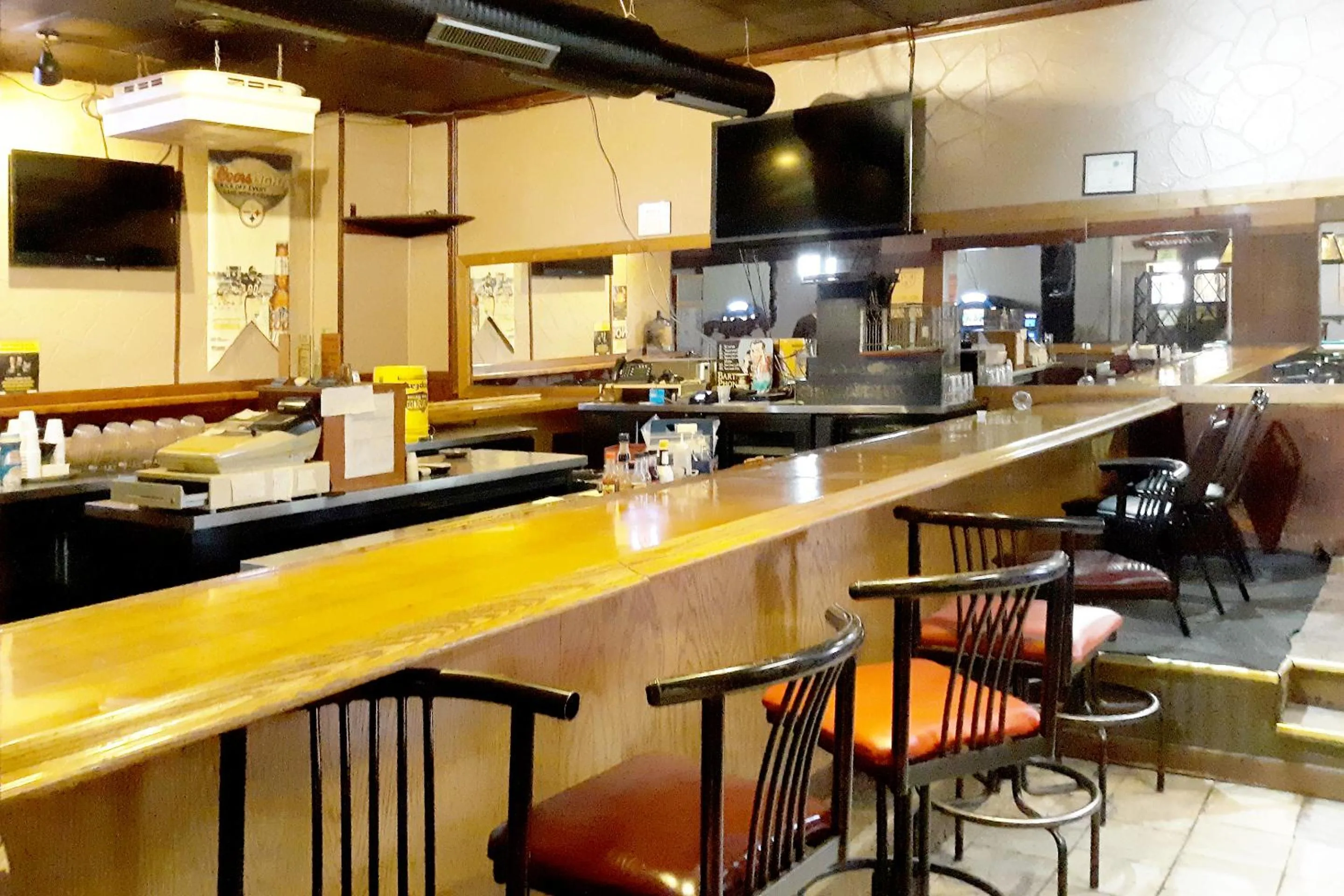 Restaurant/places to eat in OYO Hotel Bradford Main St PA