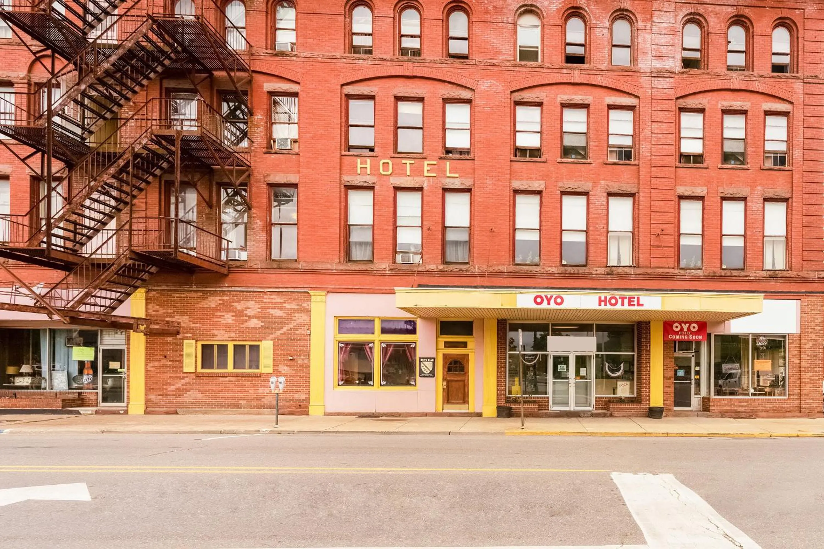 Facade/entrance in OYO Hotel Bradford Main St PA