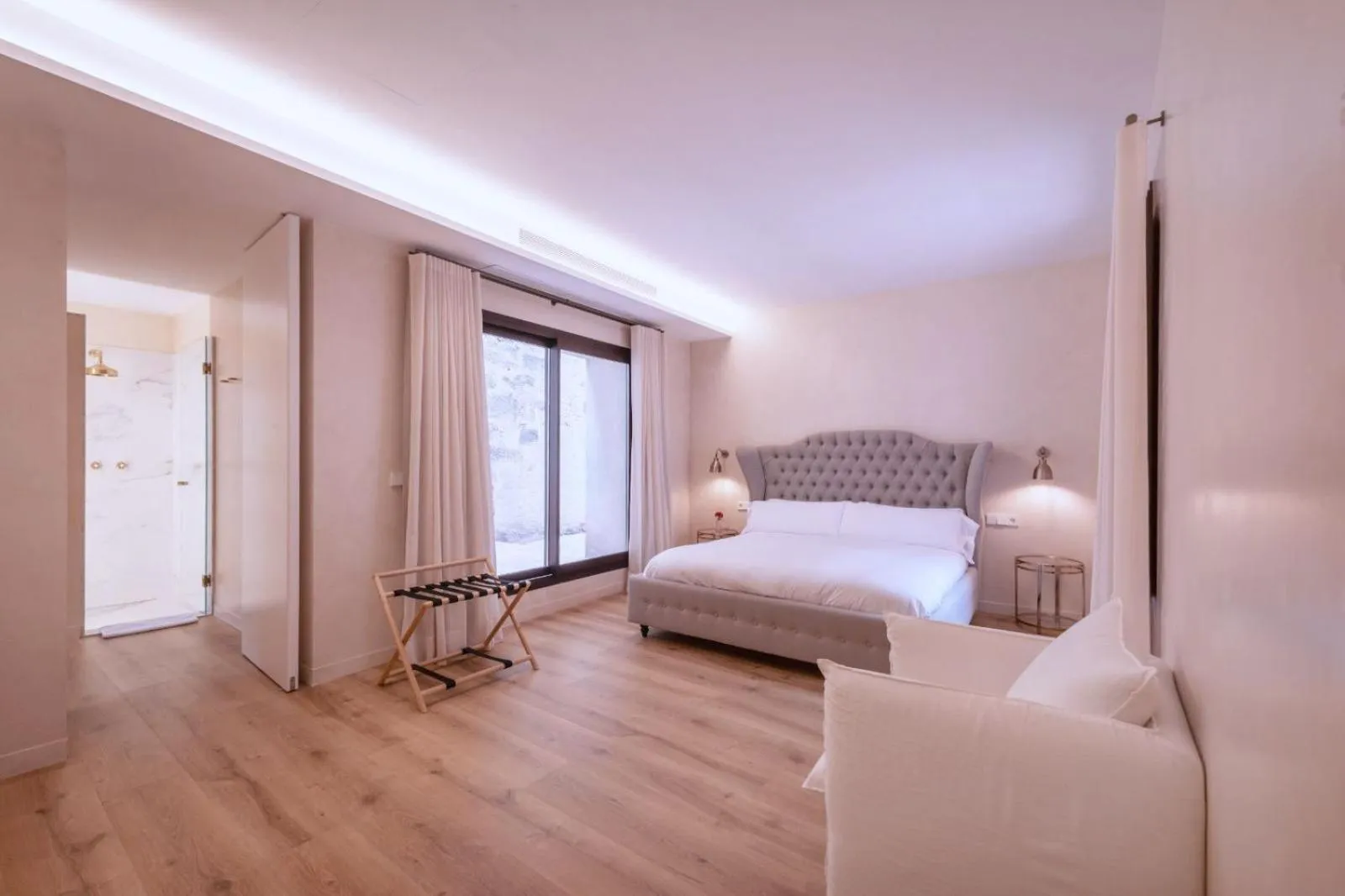 Photo of the whole room, Bed in Hotel Palau Macelli & Spa