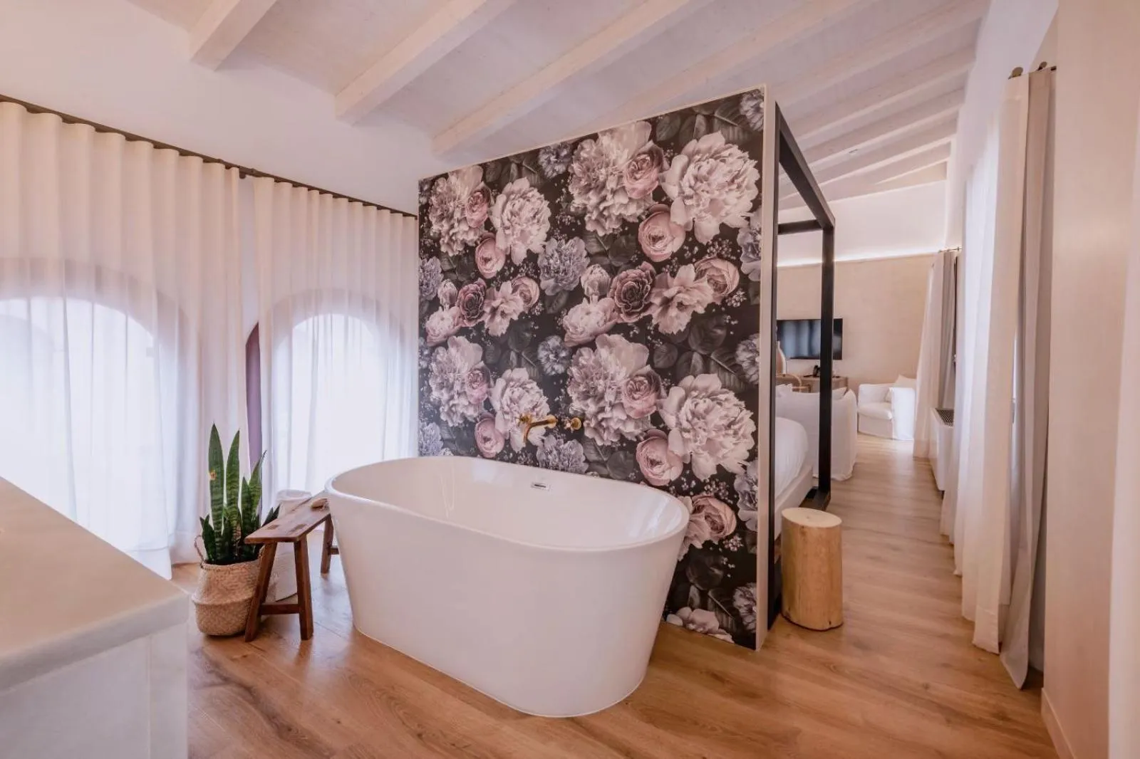 Bath in Hotel Palau Macelli & Spa