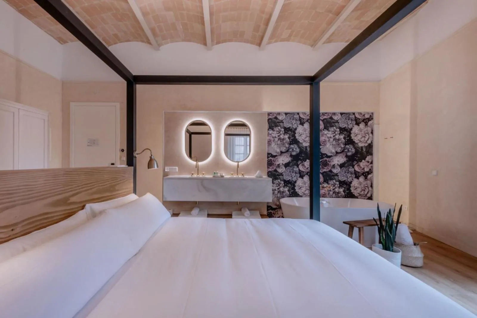 Bed in Hotel Palau Macelli & Spa