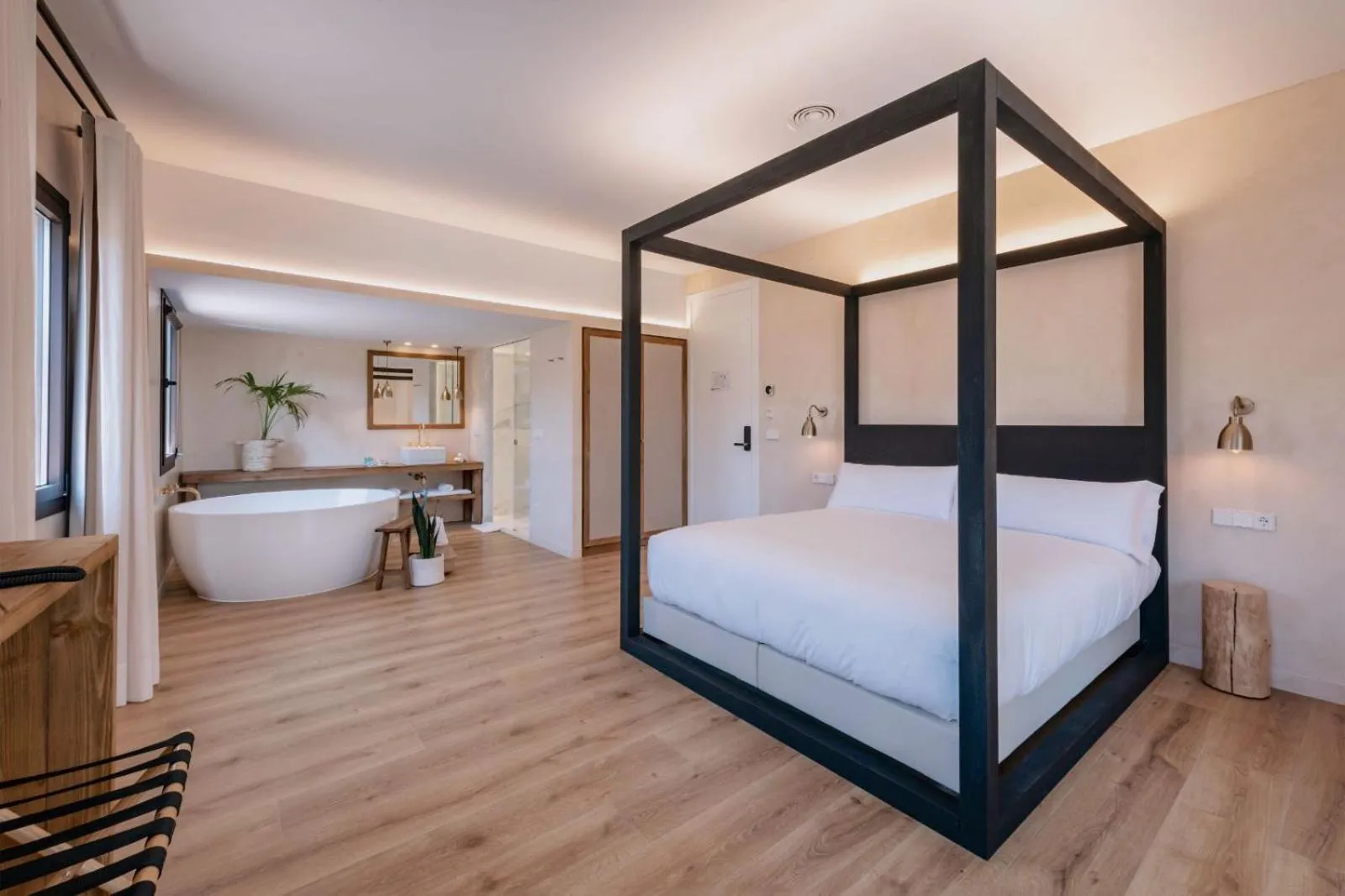 Photo of the whole room, Bed in Hotel Palau Macelli & Spa