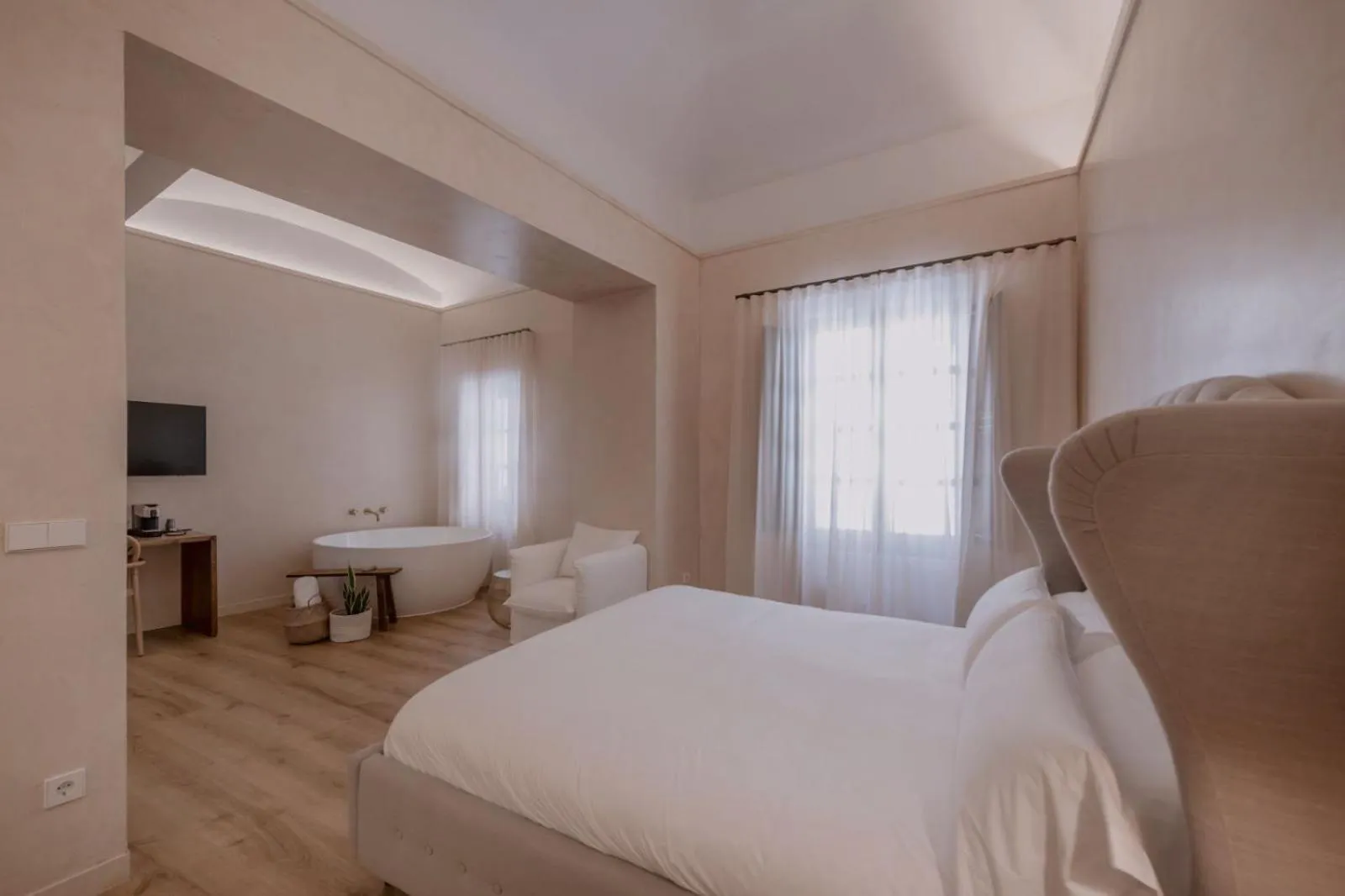 Photo of the whole room, Bed in Hotel Palau Macelli & Spa