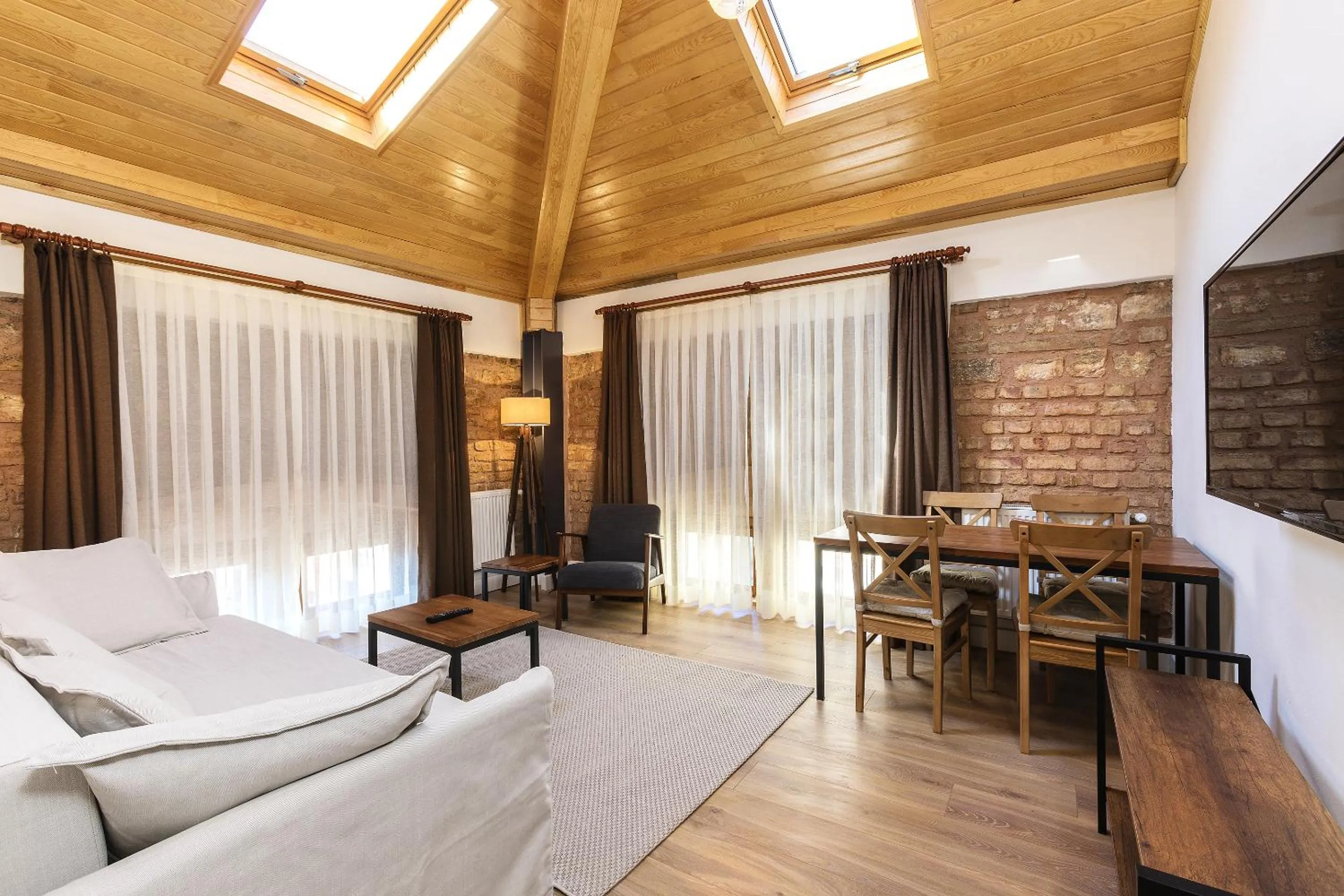 Living room, Bed in The Nomad Inn Old City İstanbul