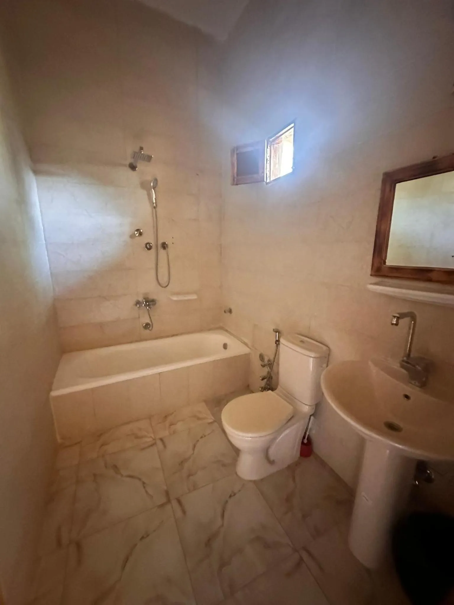 Shower in Nour El Waha Hotel