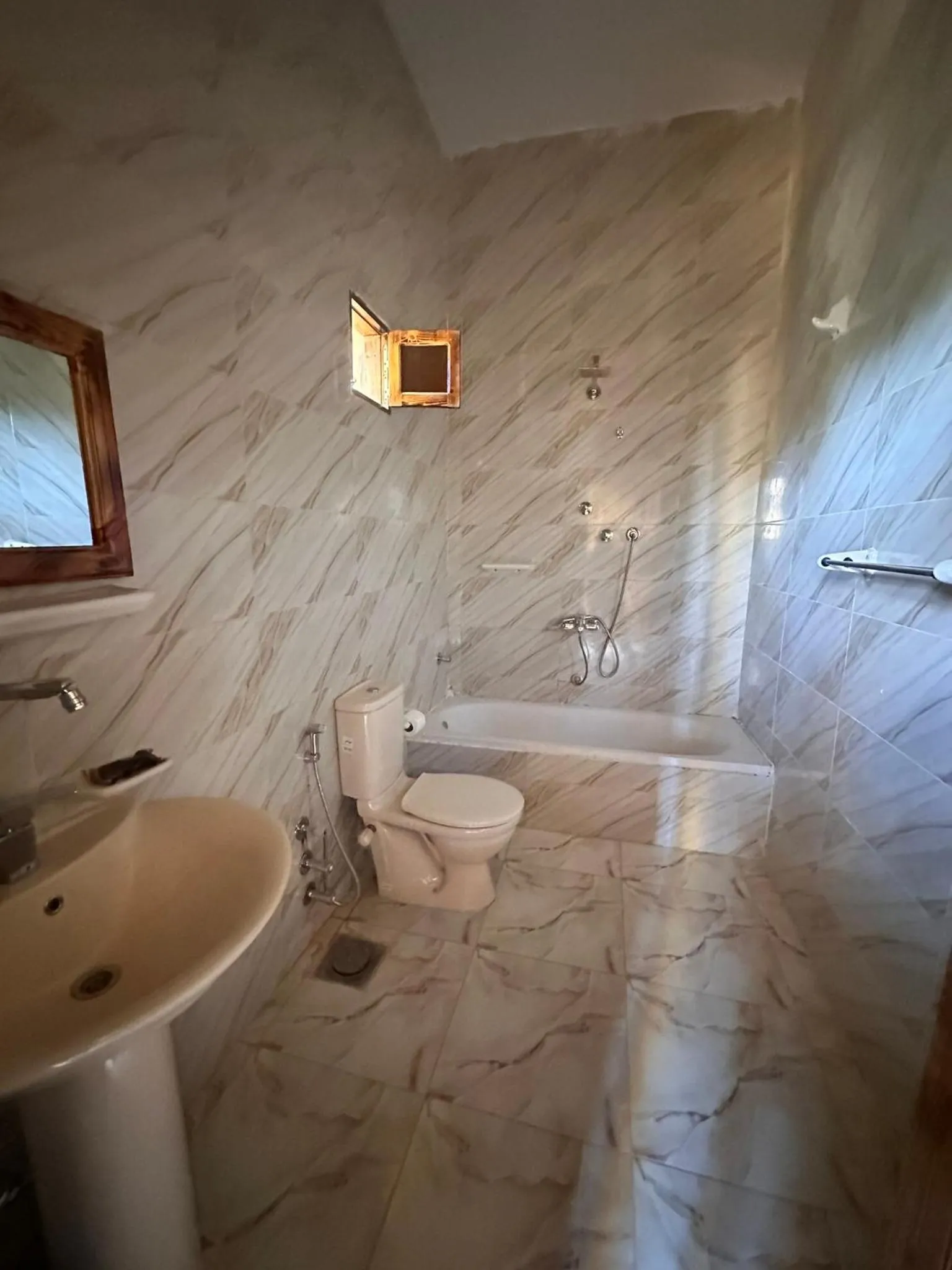 Shower in Nour El Waha Hotel