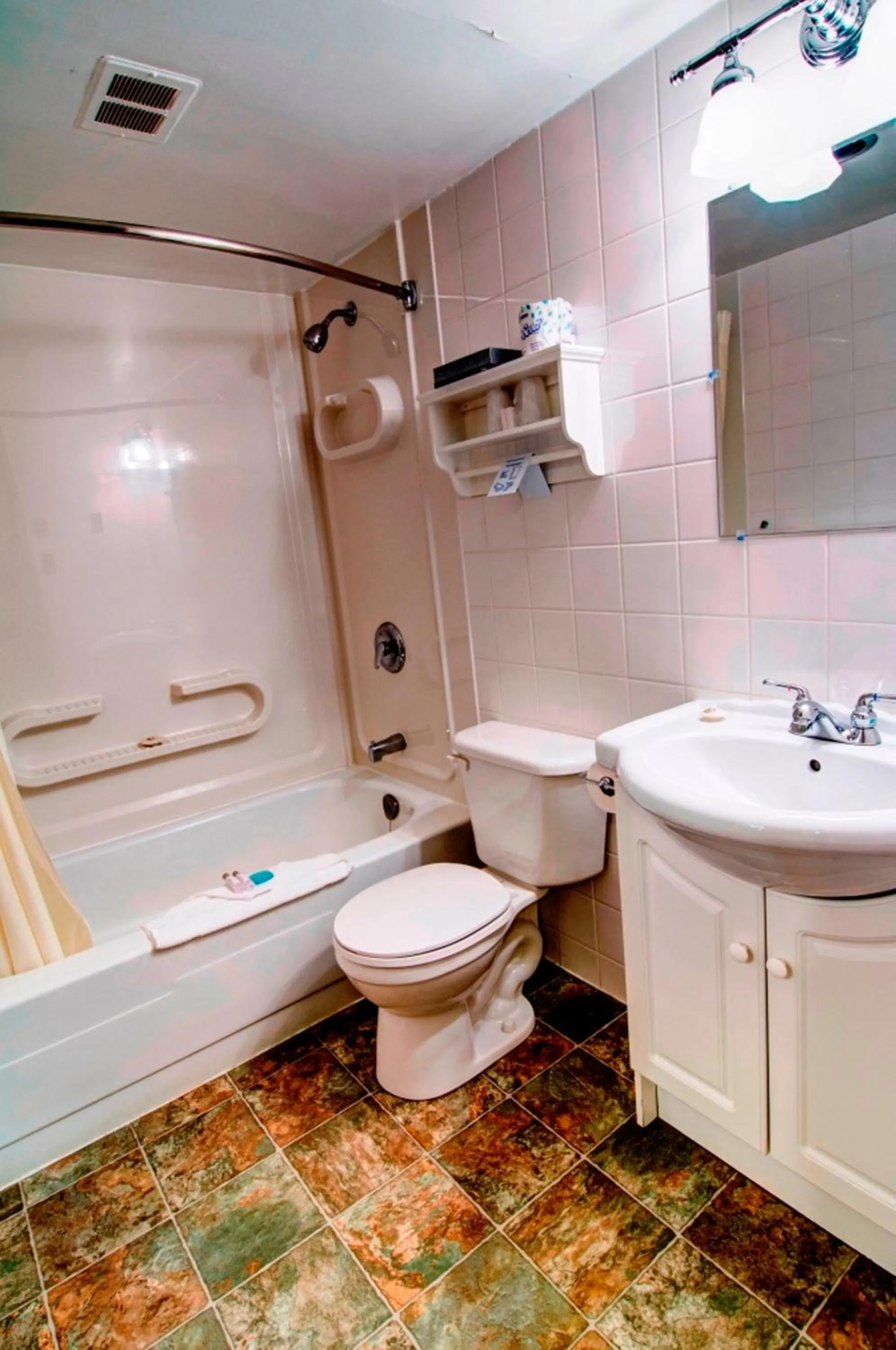 Bathroom in Wescana Inn