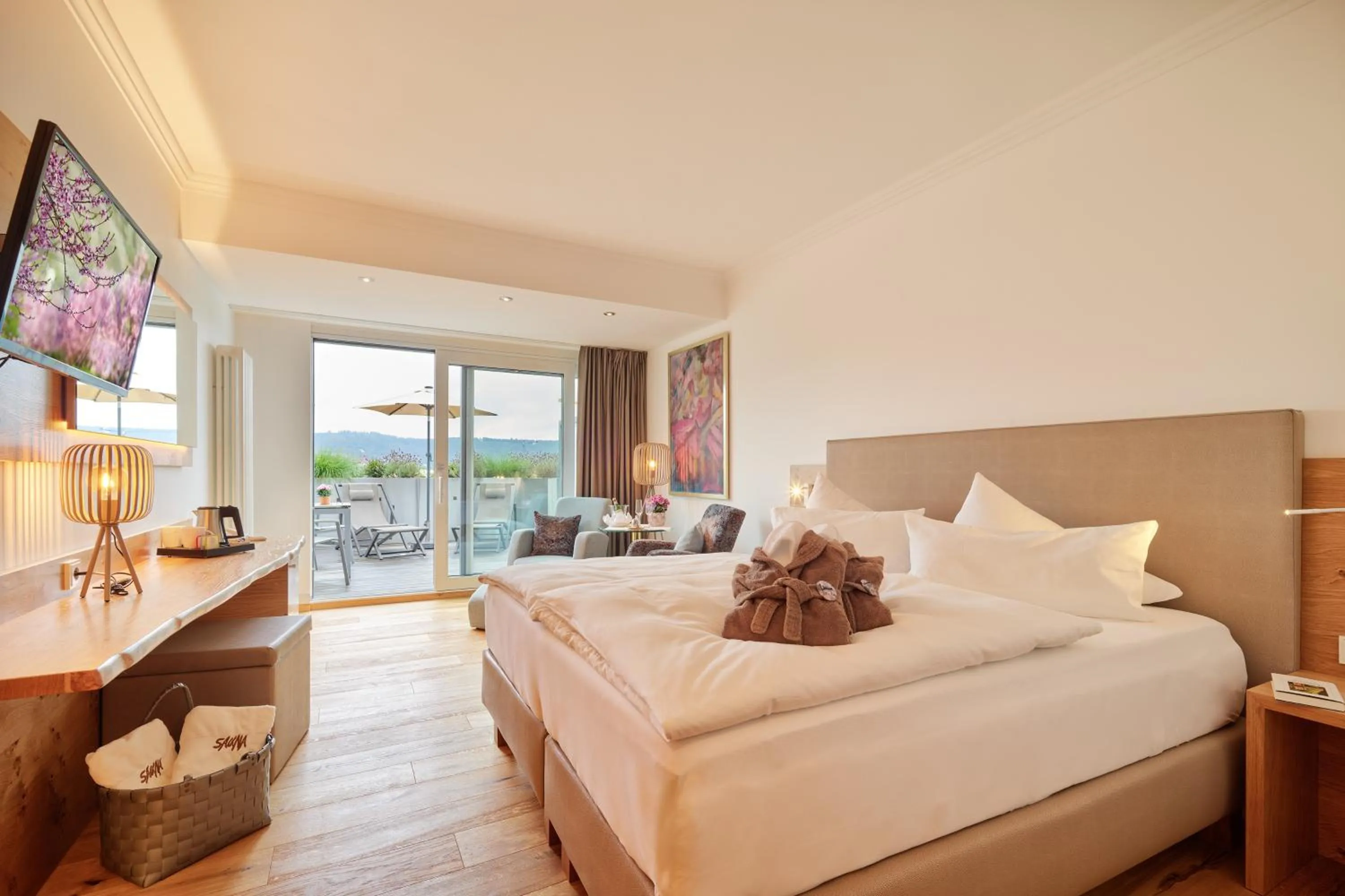 Photo of the whole room, Bed in Hotel Villa Hügel