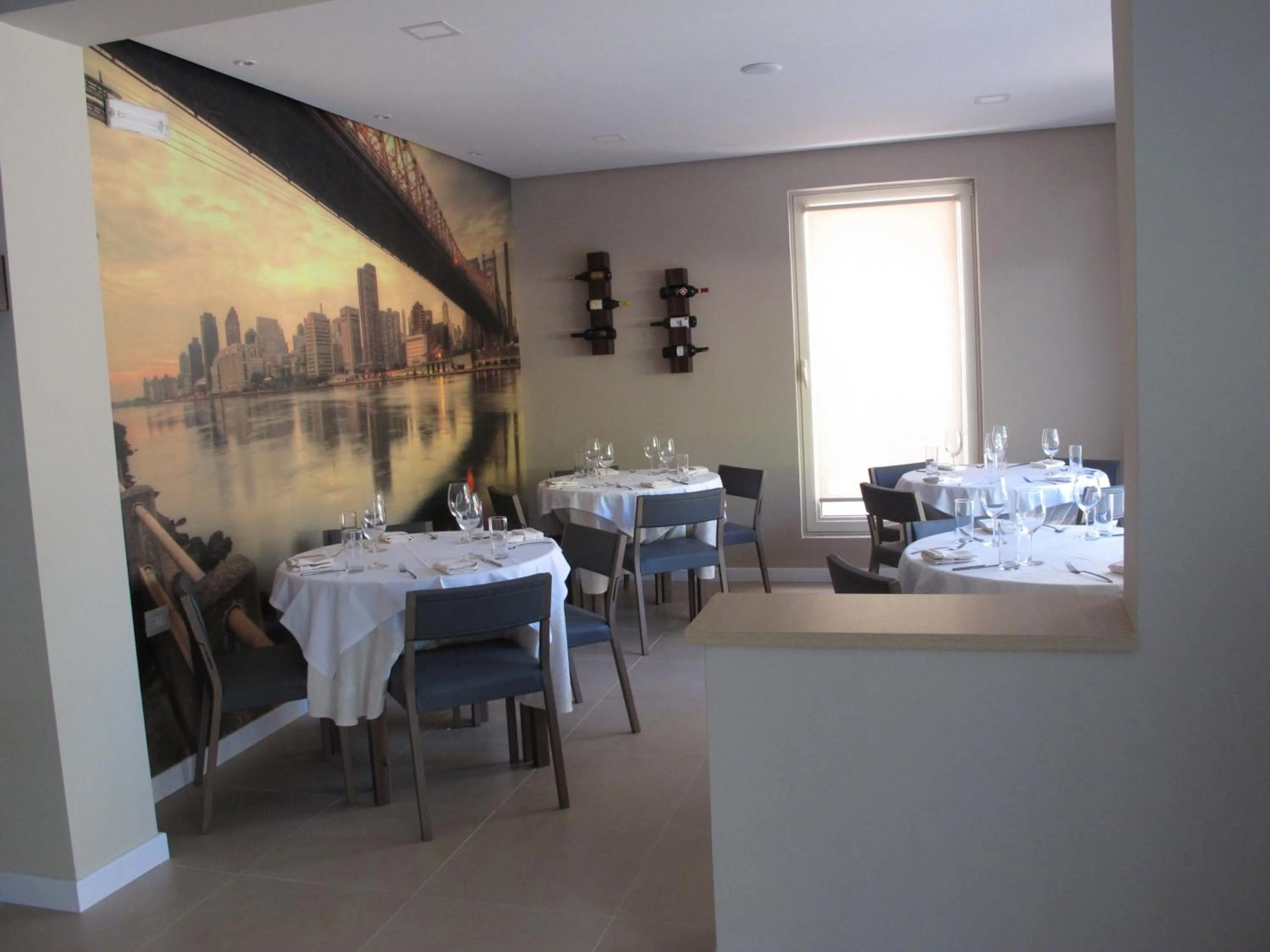 Restaurant/places to eat in Hotel Nika