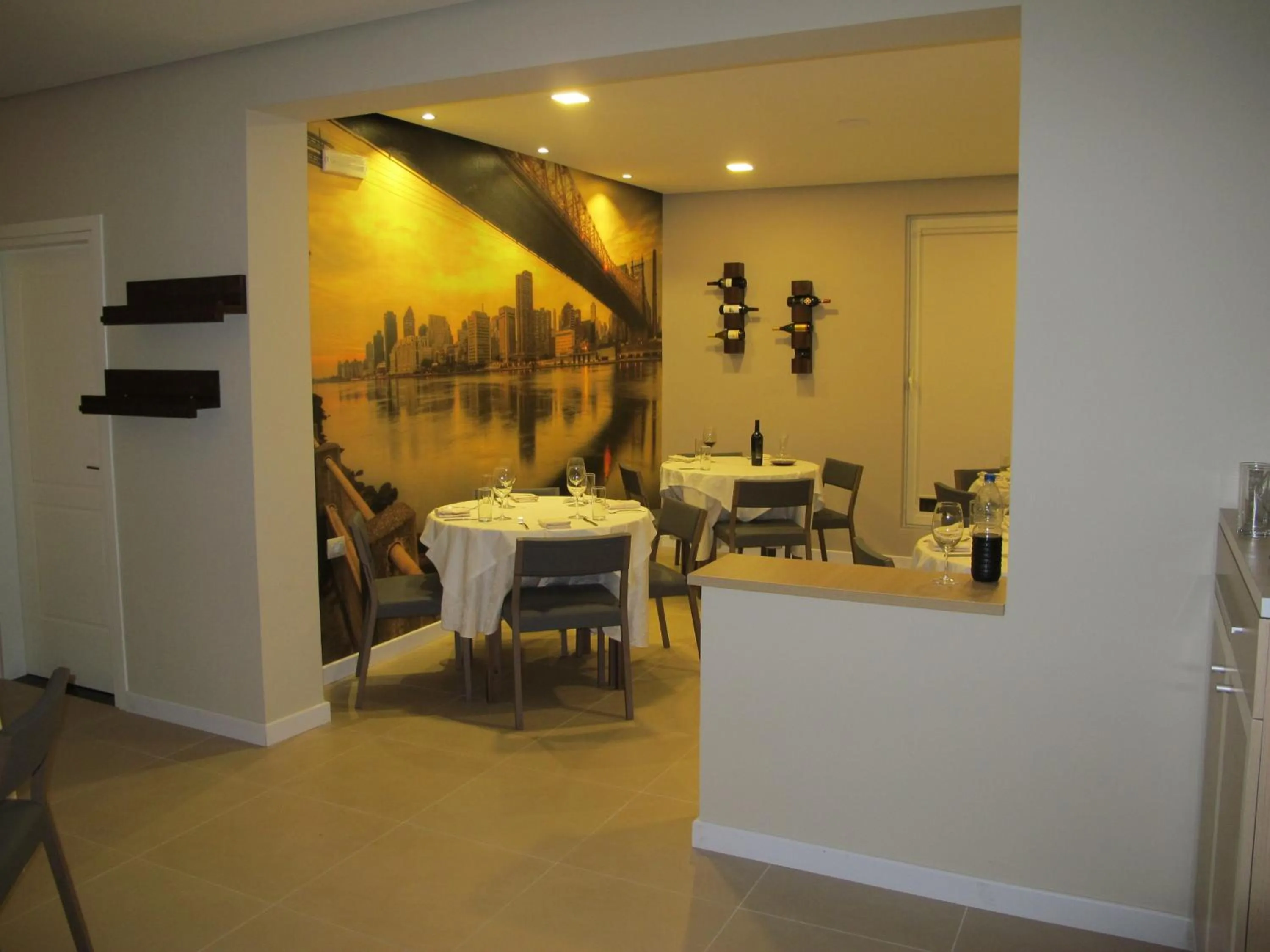 Restaurant/places to eat in Hotel Nika