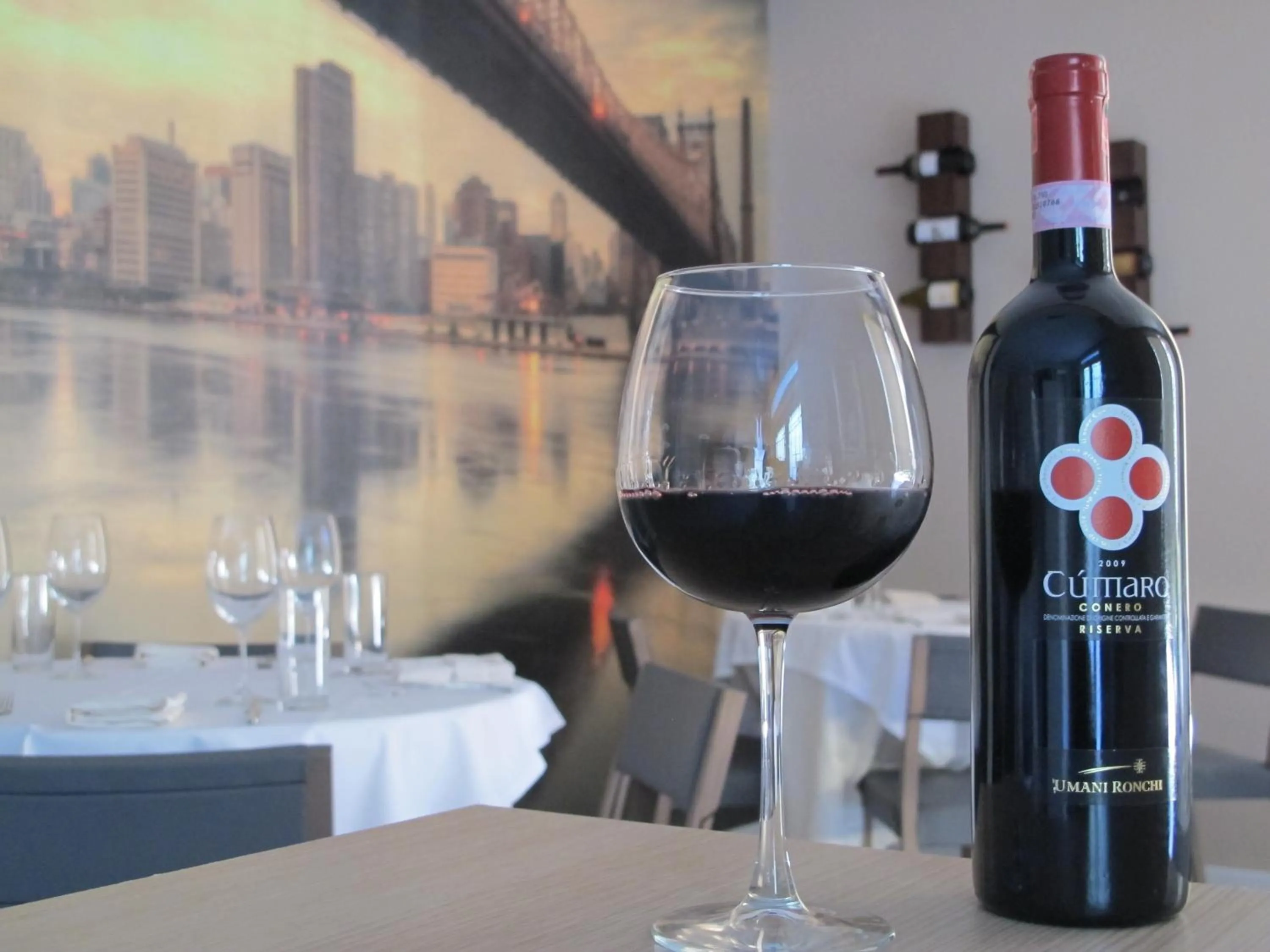 Restaurant/places to eat in Hotel Nika