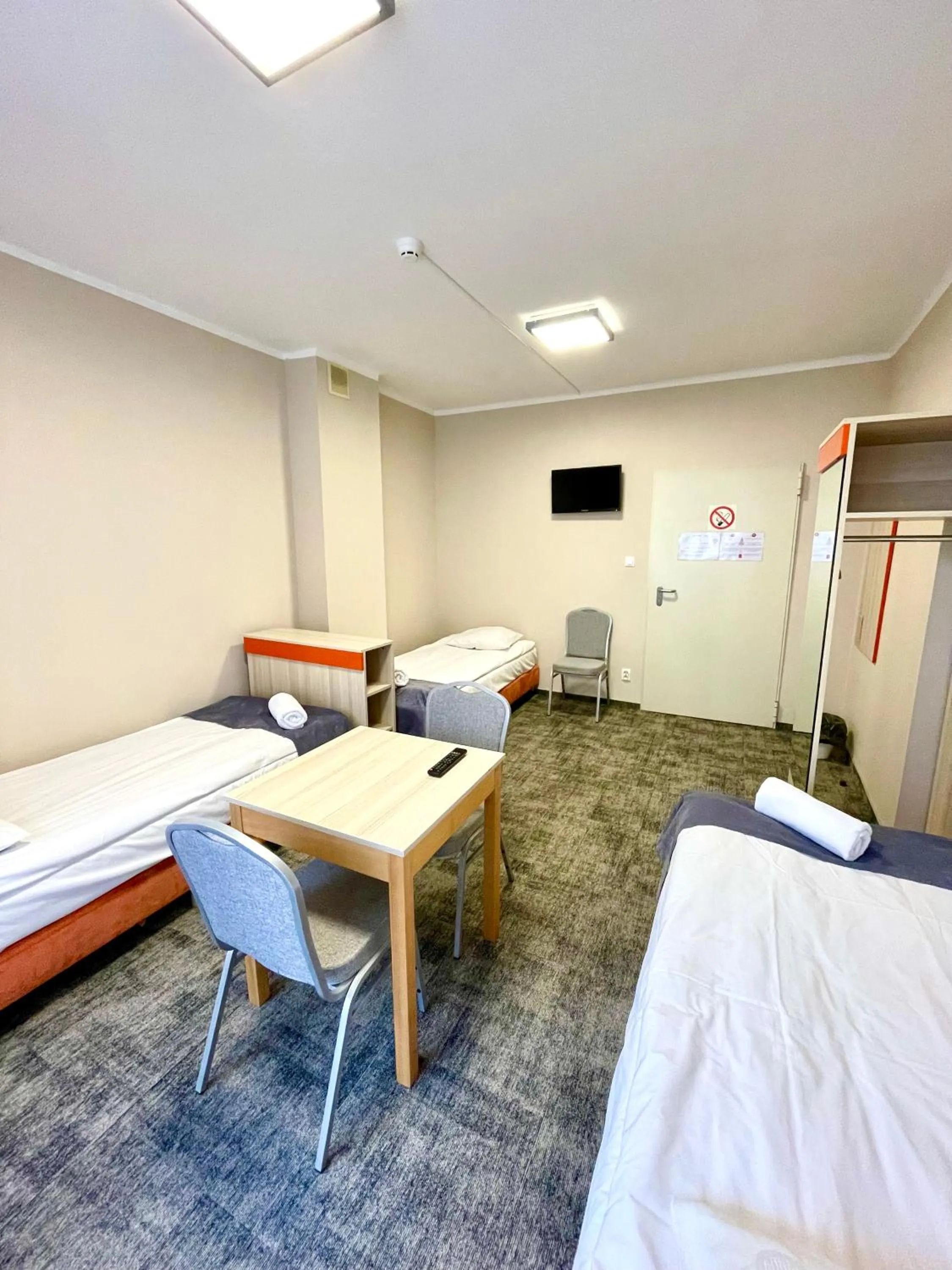 Photo of the whole room, Bed in eMKa Hostel