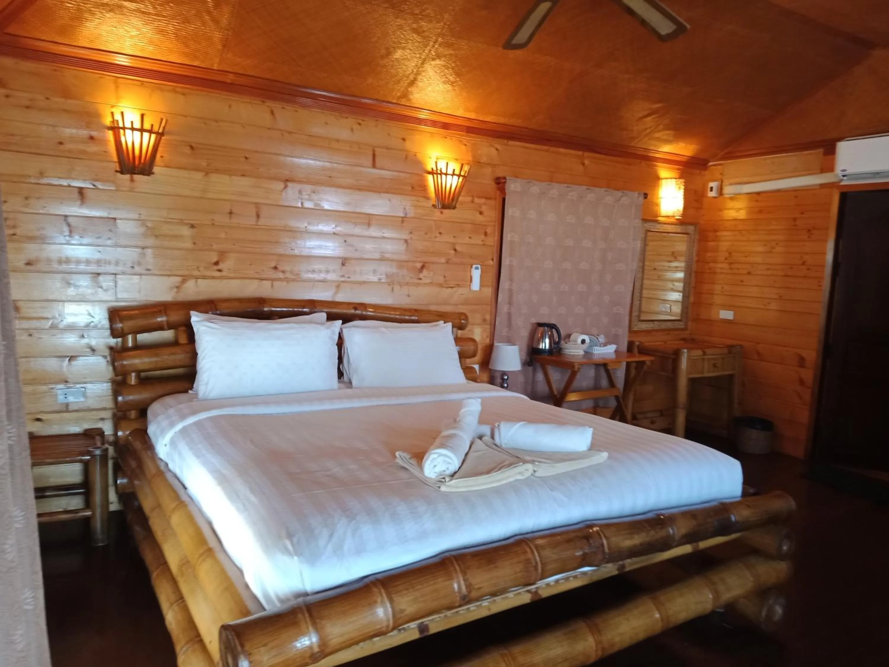 Bed in Bow Thong Beach Resort