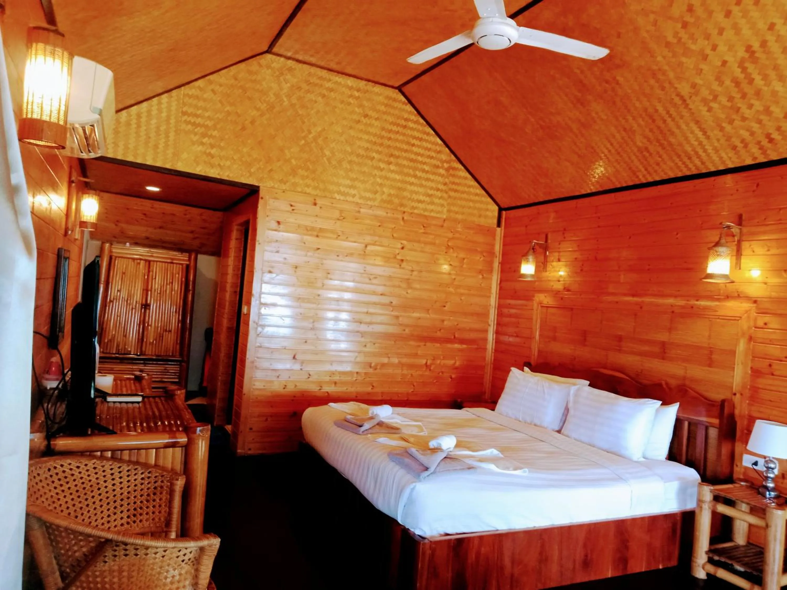 Bed in Bow Thong Beach Resort