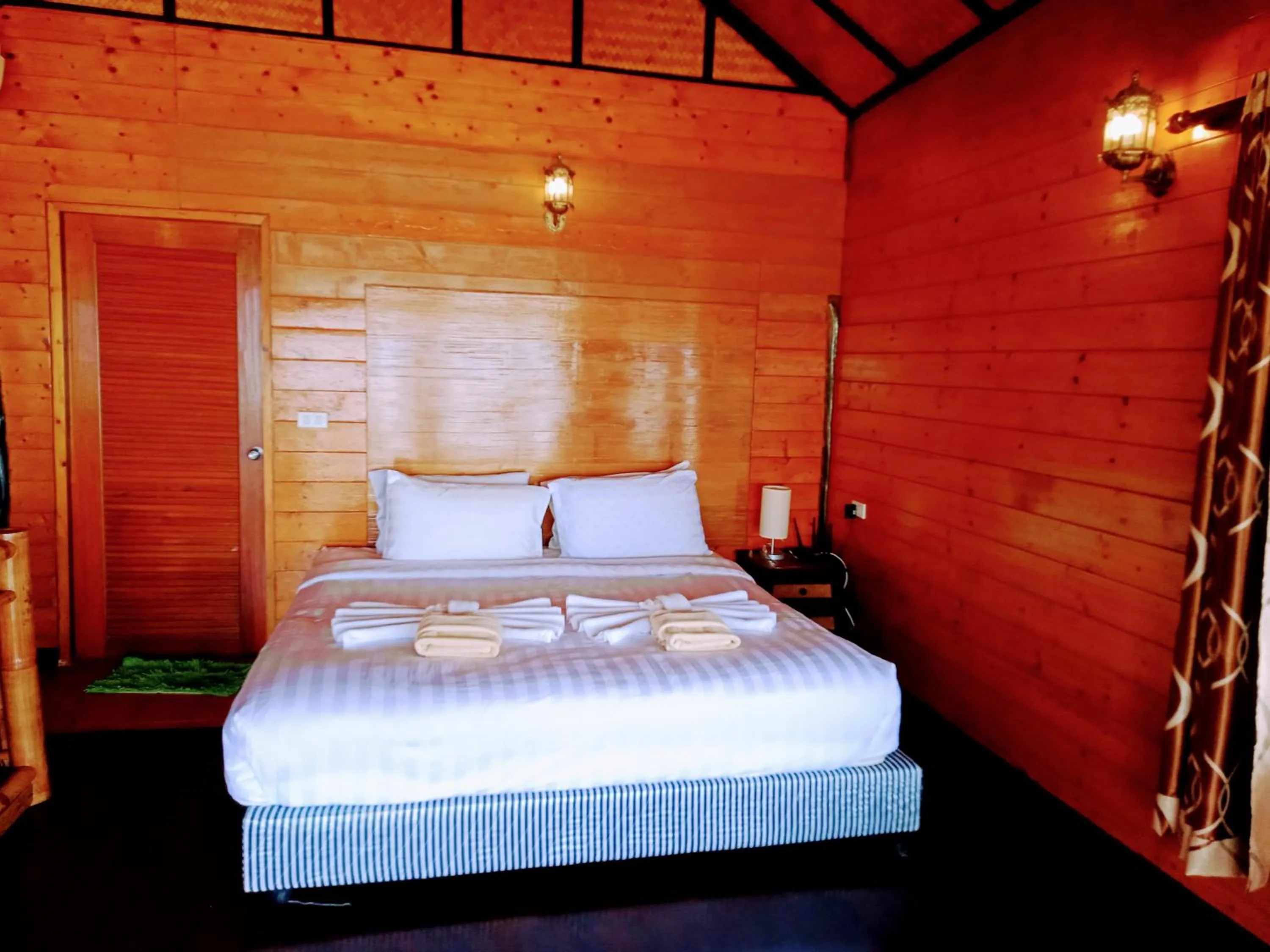 Bed in Bow Thong Beach Resort