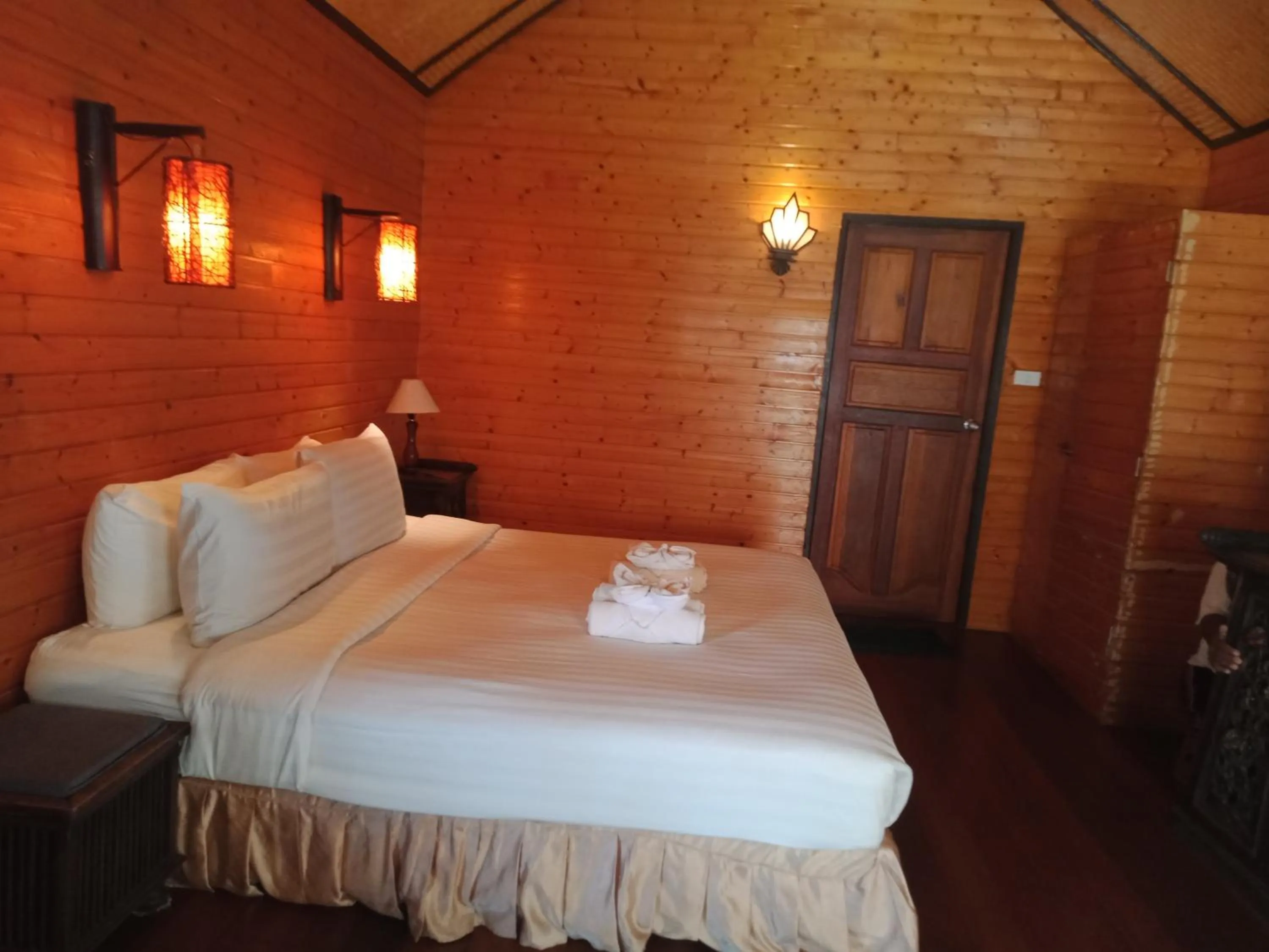 Bed in Bow Thong Beach Resort