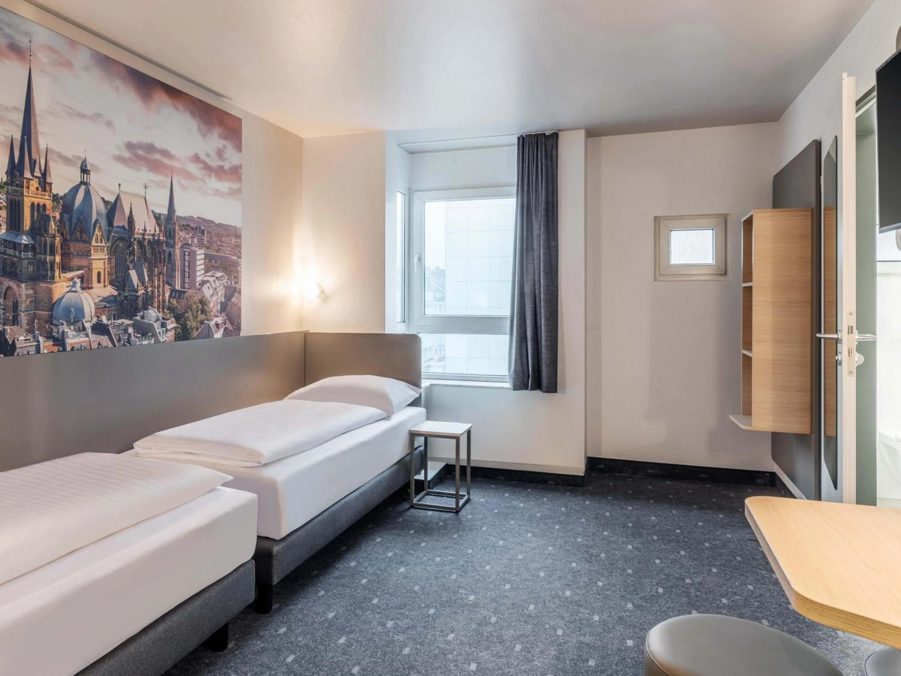 Photo of the whole room, Bed in B&B Hotel Aachen-Hbf