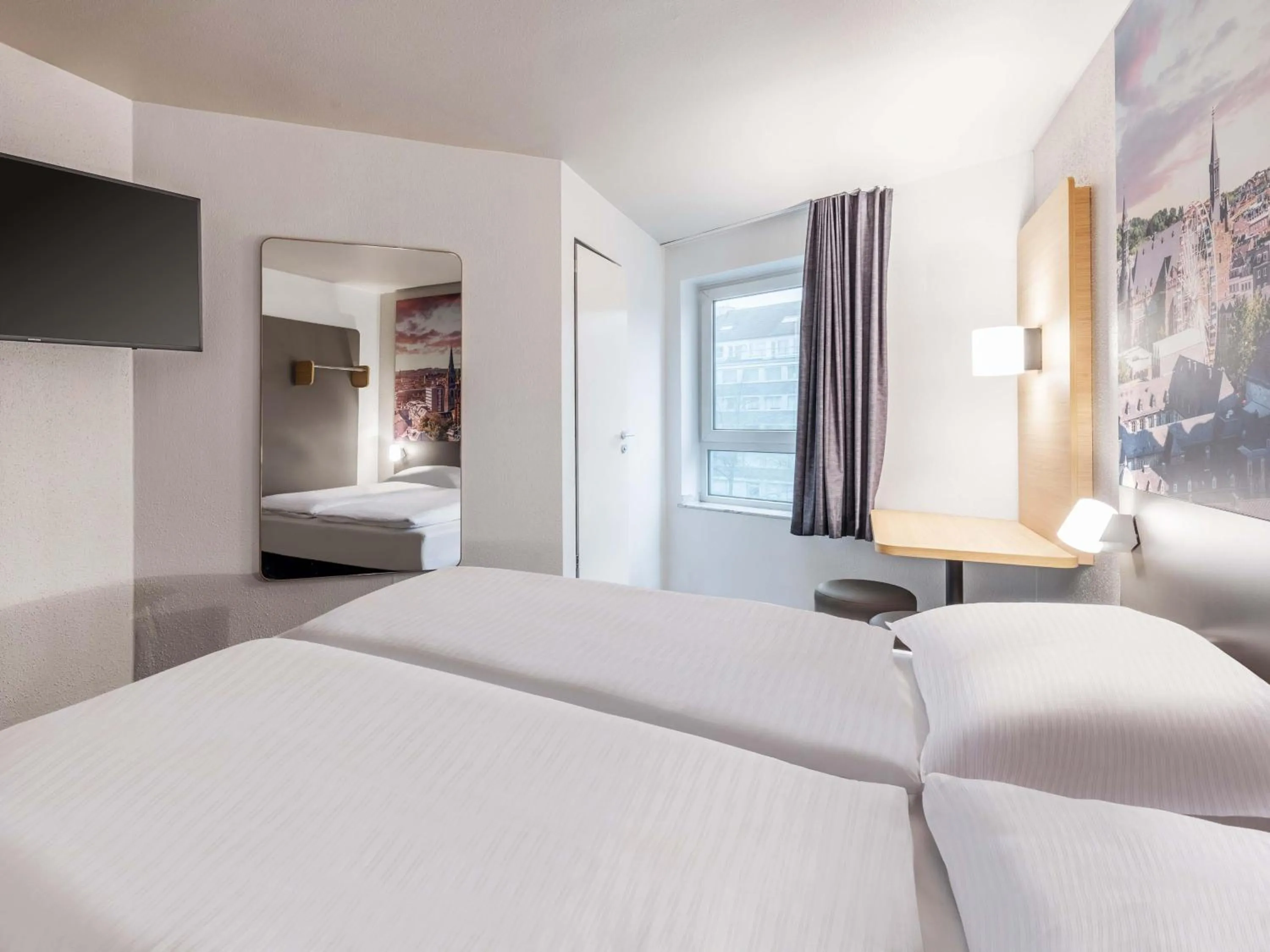 Photo of the whole room, Bed in B&B Hotel Aachen-Hbf