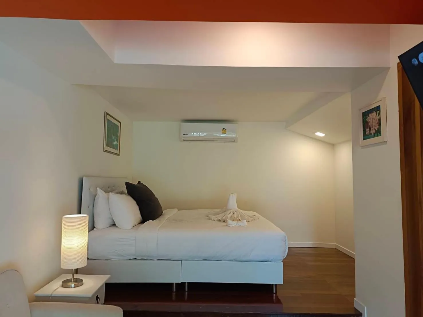 Bed in Nangyuan Island Dive Resort