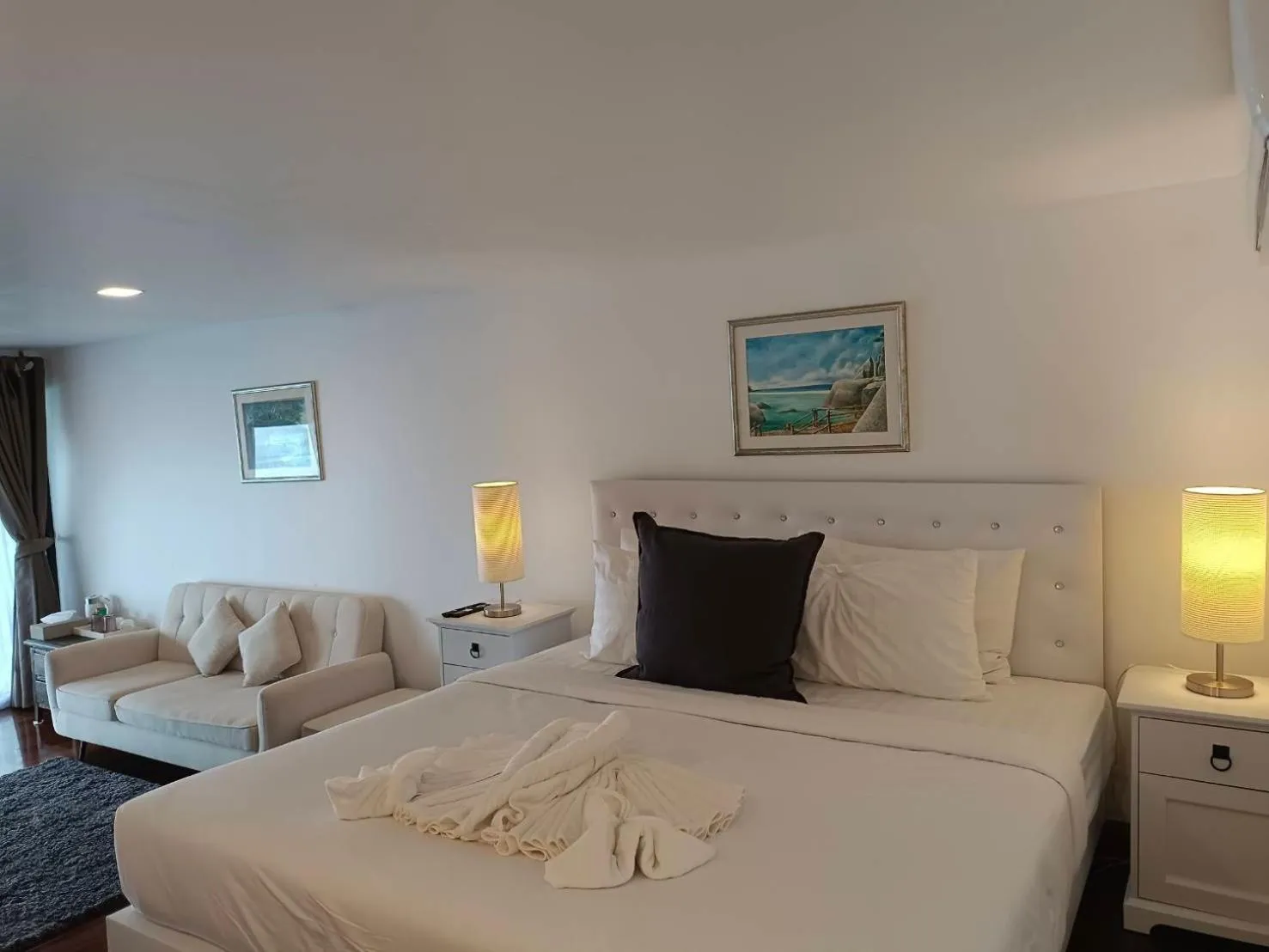 Bed in Nangyuan Island Dive Resort