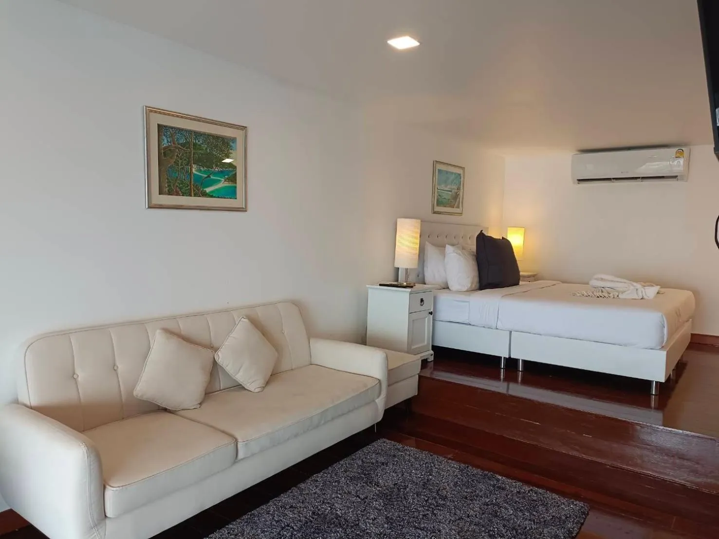 Bed in Nangyuan Island Dive Resort