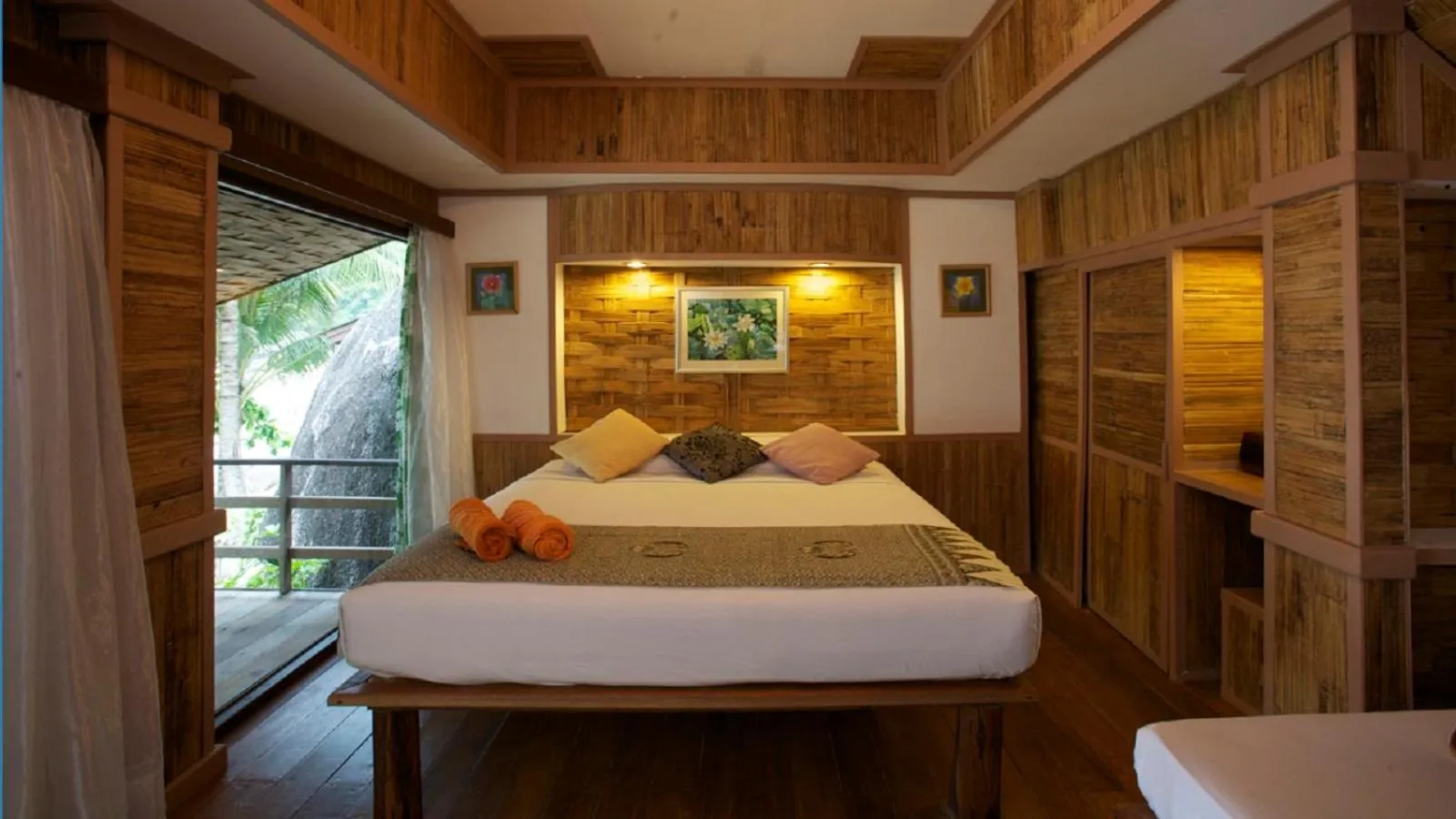 Photo of the whole room, Bed in Nangyuan Island Dive Resort