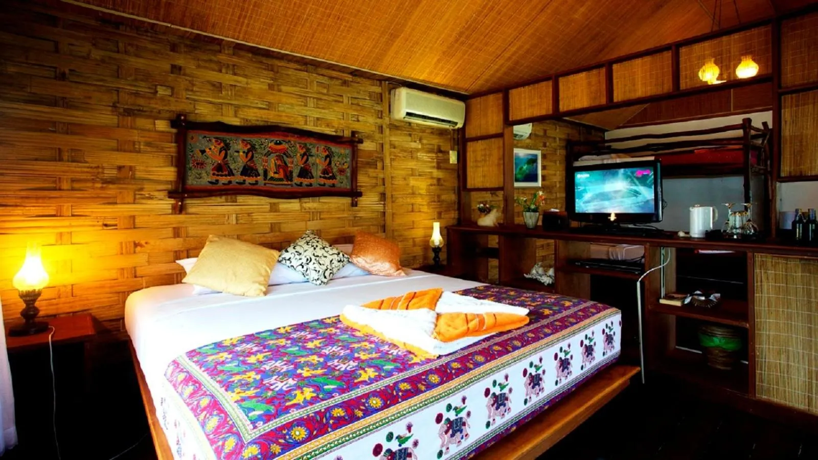 Bed in Nangyuan Island Dive Resort