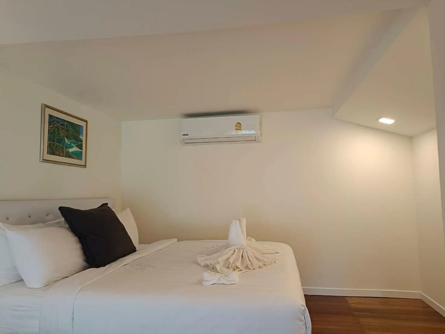 Bed in Nangyuan Island Dive Resort