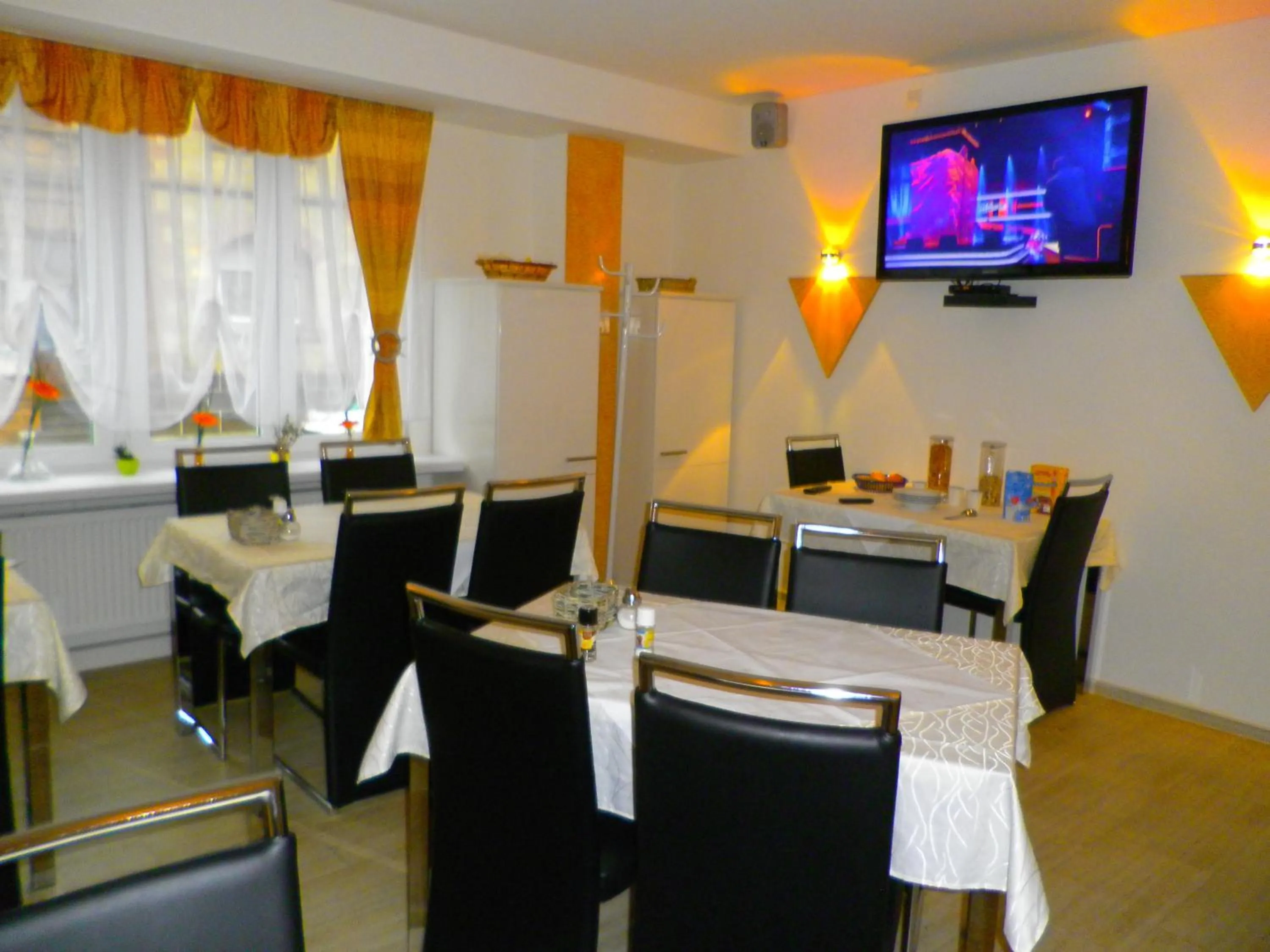 Restaurant/places to eat in Astra Hotel
