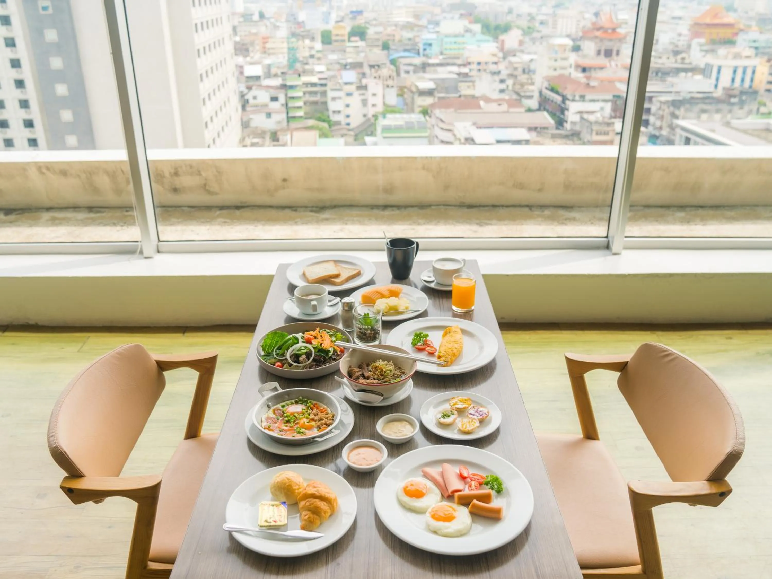 Breakfast in Lee Gardens Plaza Hotel - SHA Plus