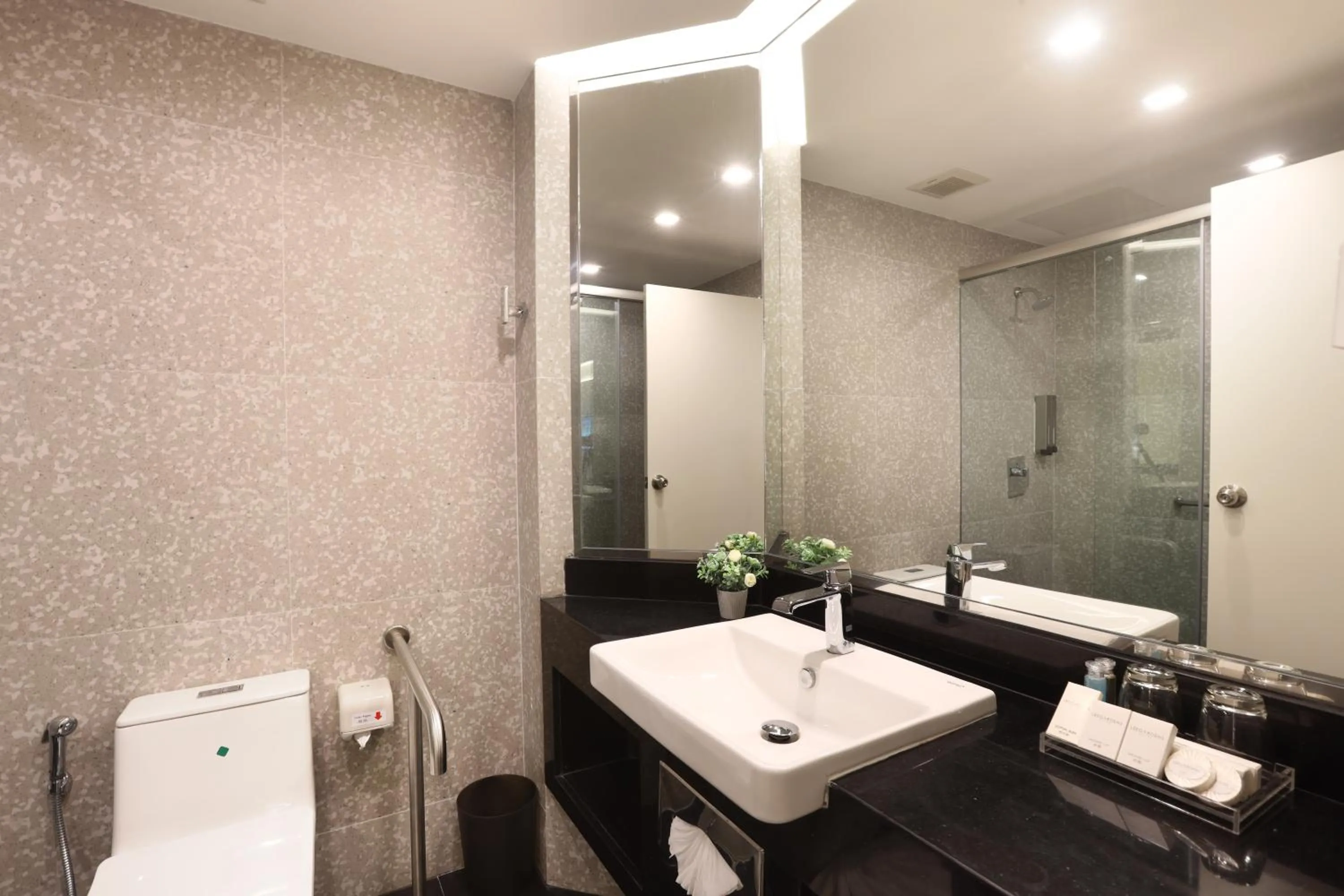 Lee Gardens Plaza Hotel - SHA Plus