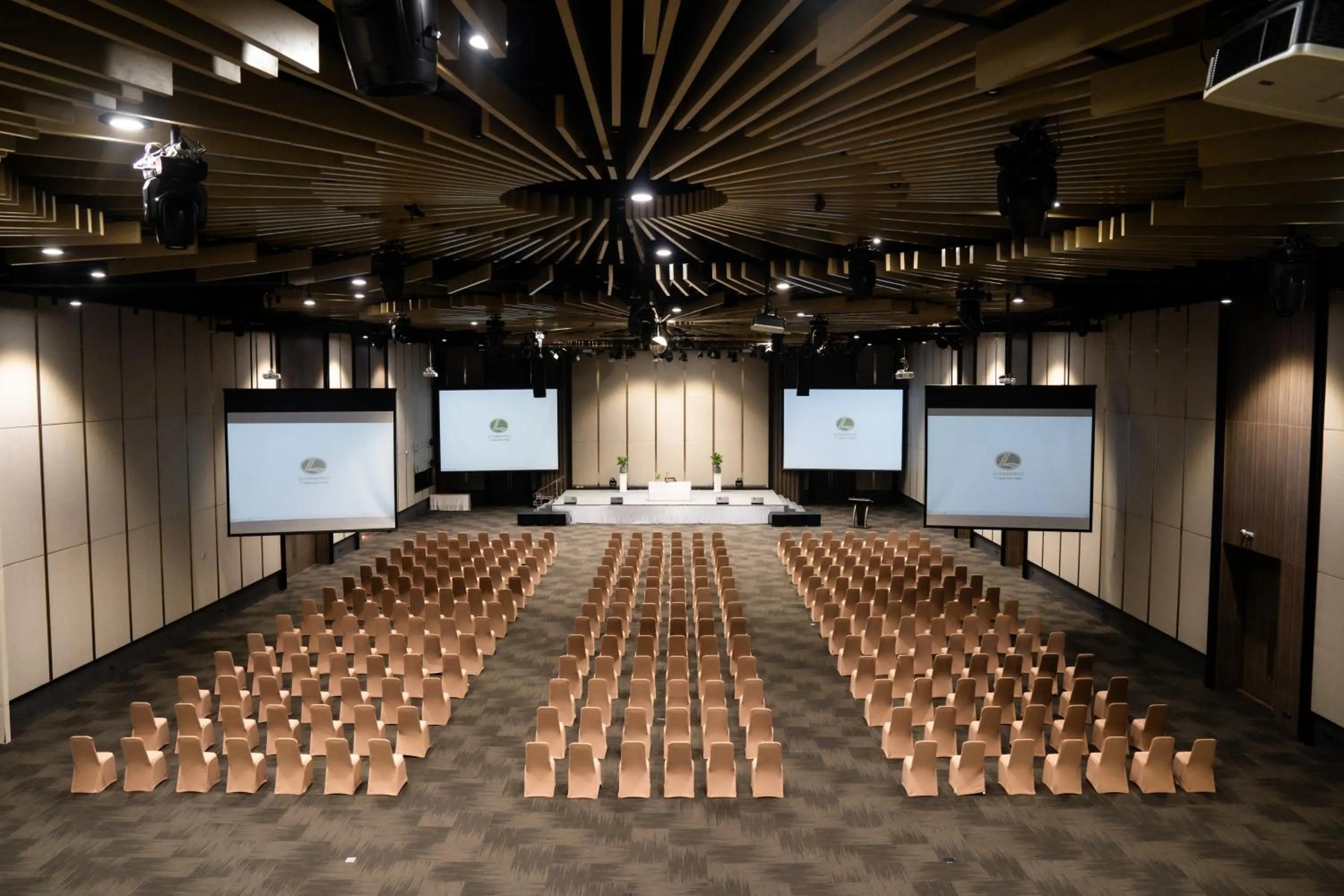 Lee Gardens Plaza Hotel - SHA Plus