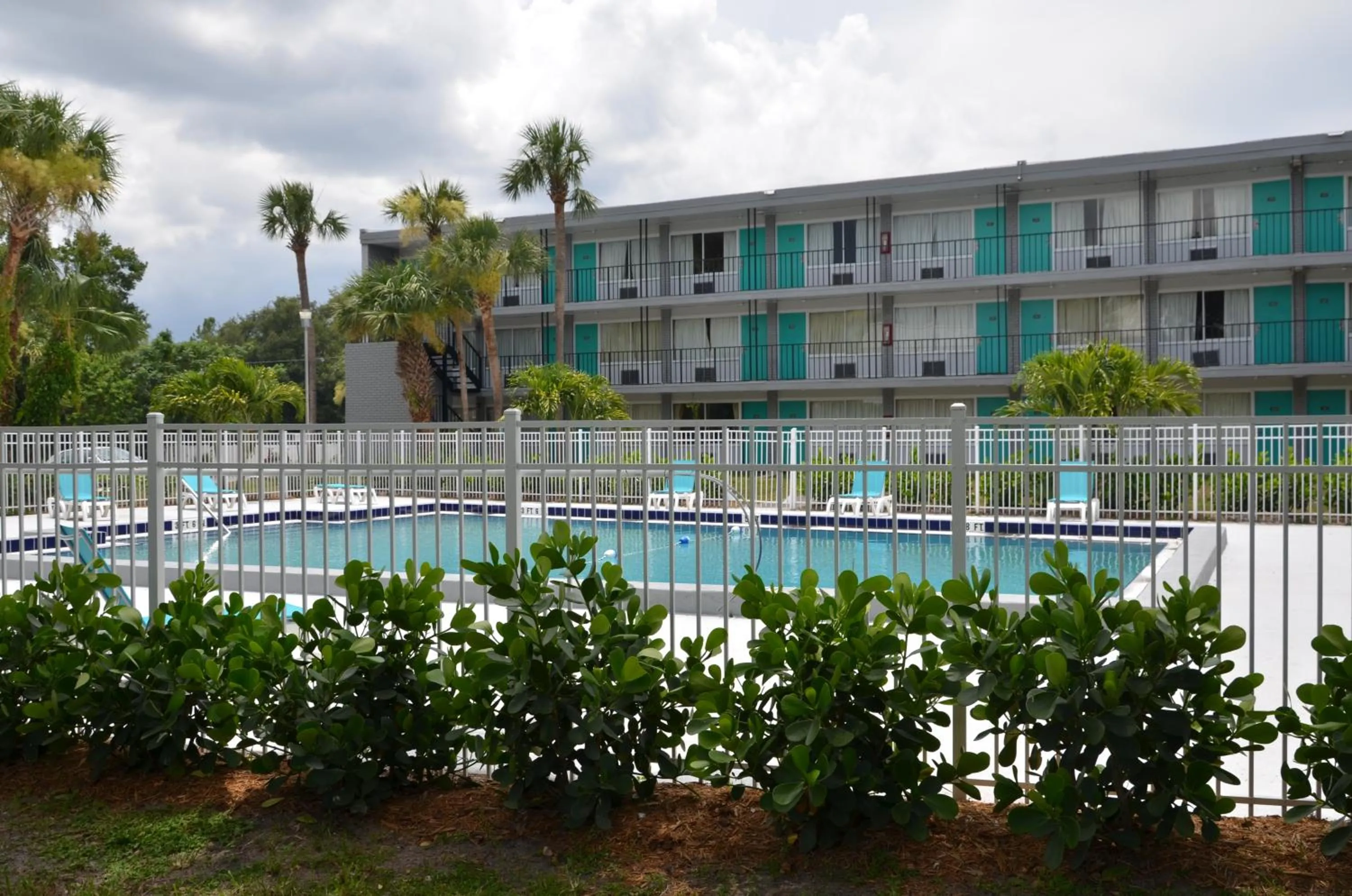 Swimming pool in Altamonte Springs Hotel and Suites