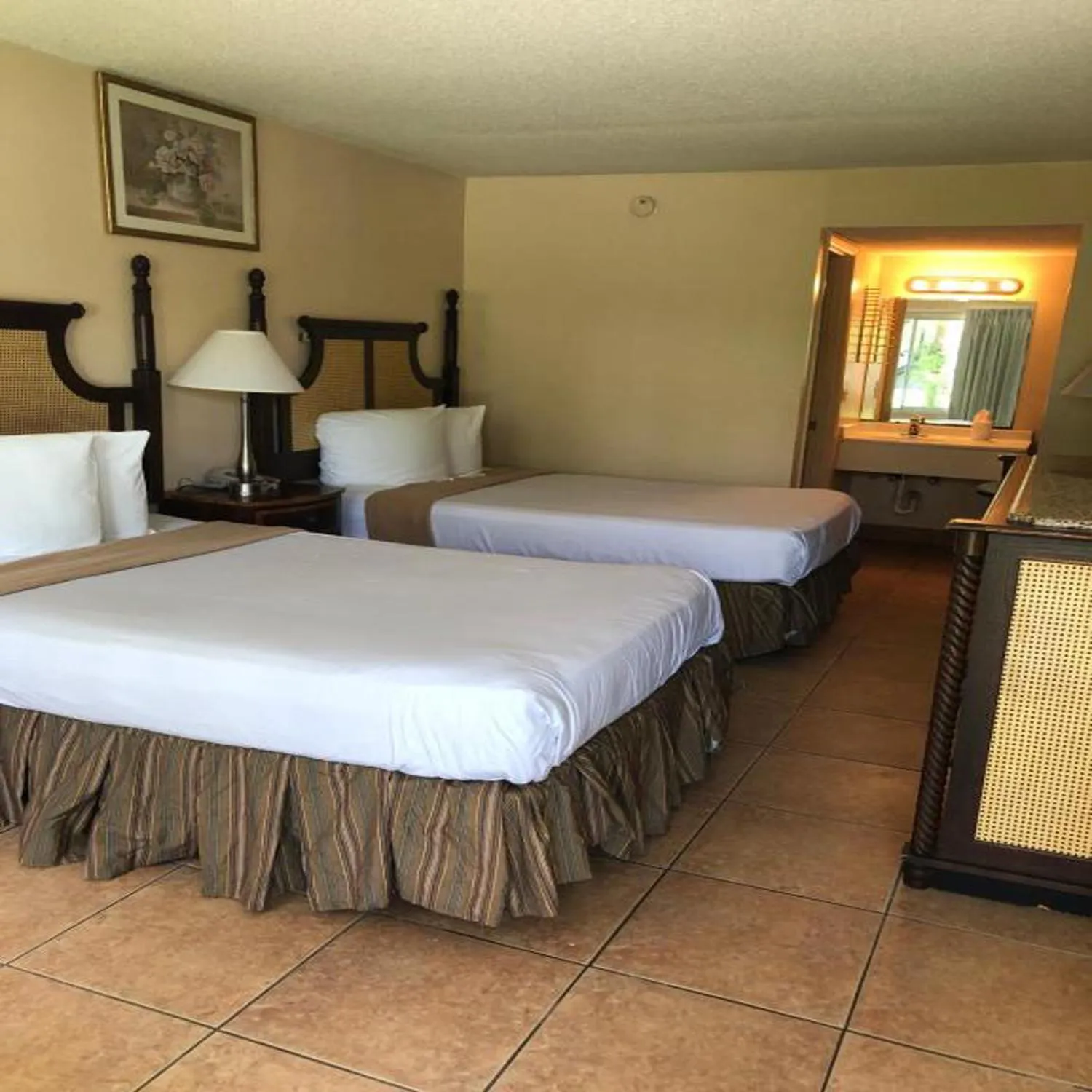 Bed in Altamonte Springs Hotel and Suites
