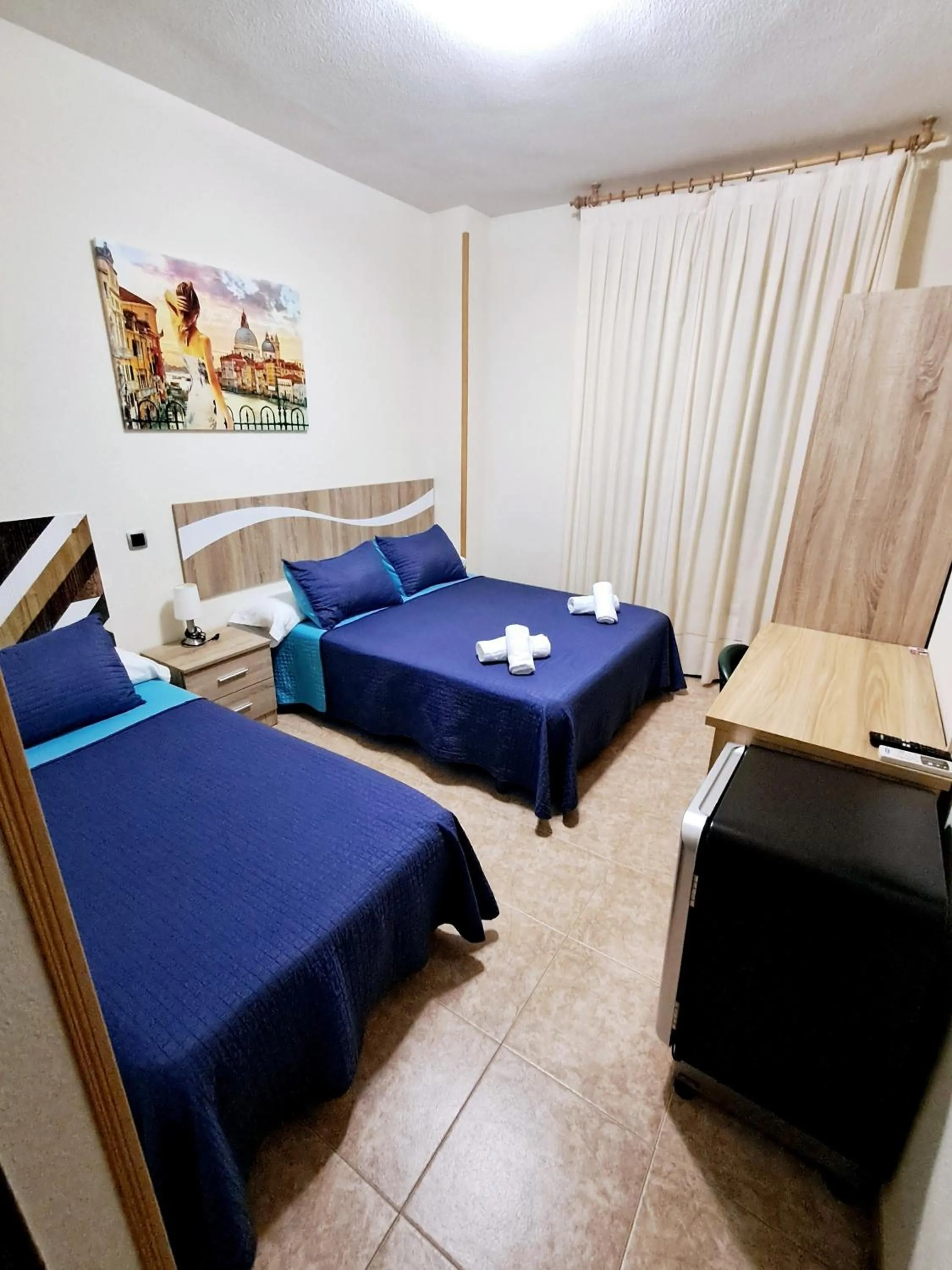 Standard Triple Room in Hostal Doña María