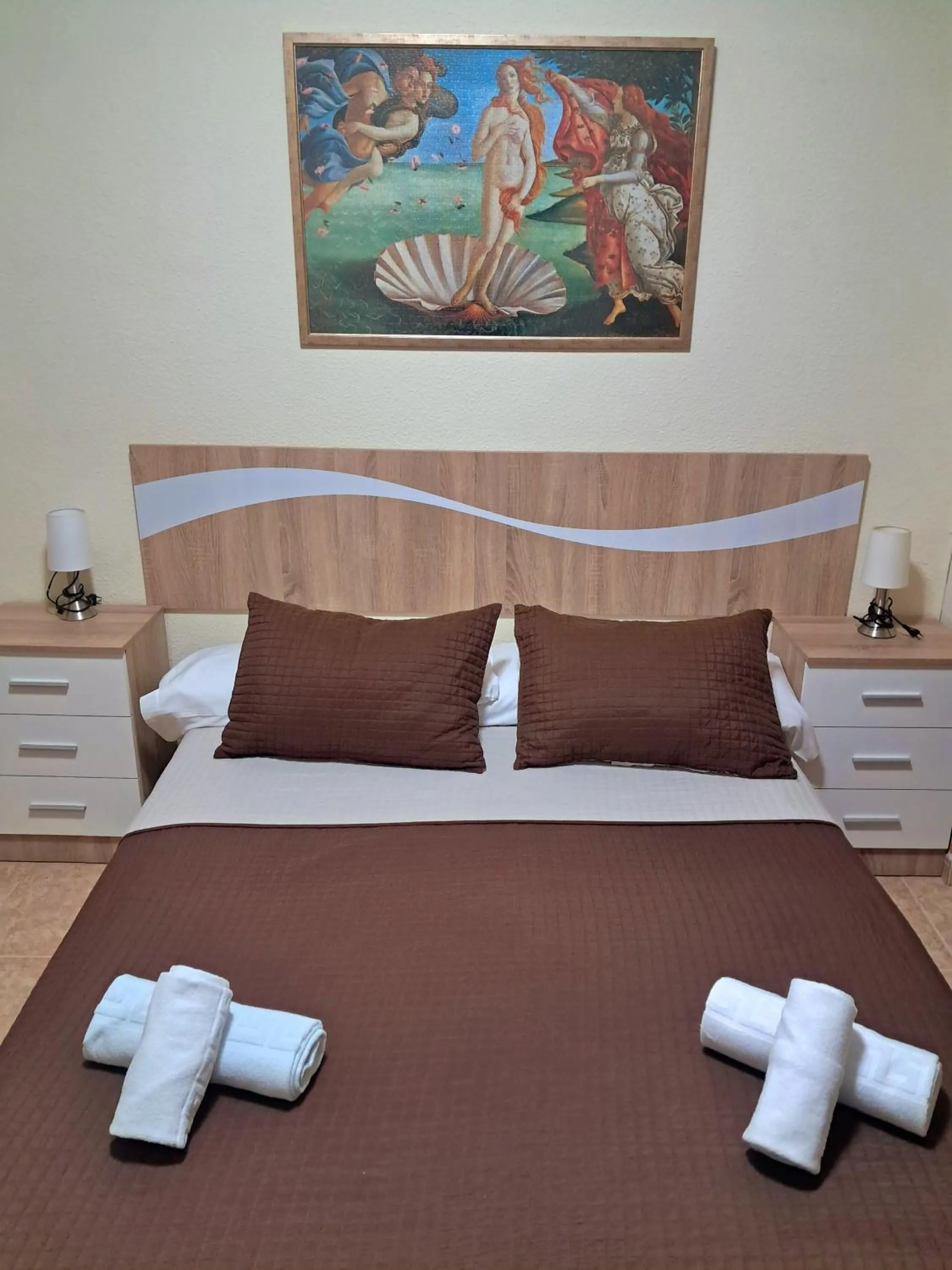 Triple Room with Private Bathroom in Hostal Doña María