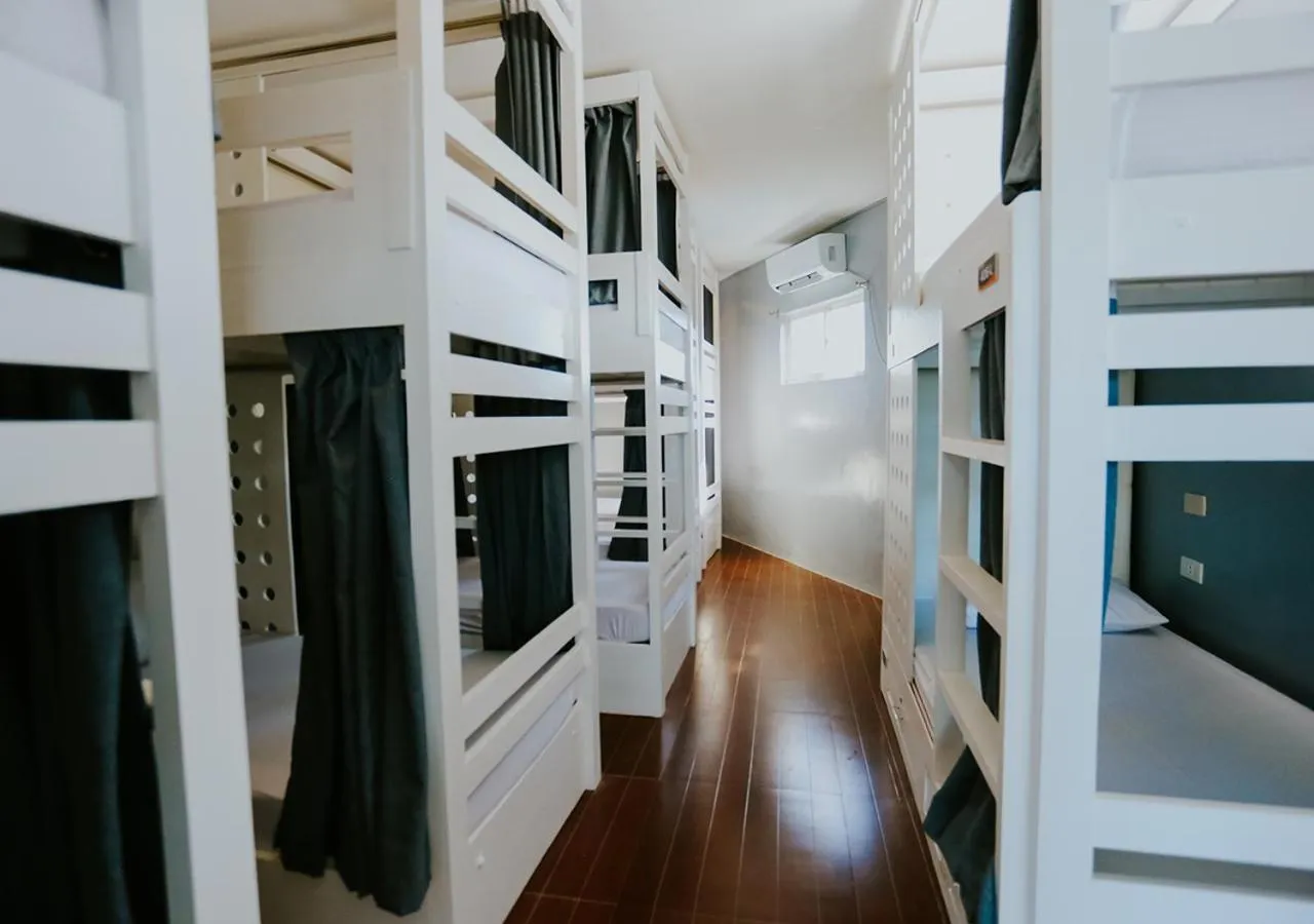 bunk bed in Viajeros Hostel Boracay